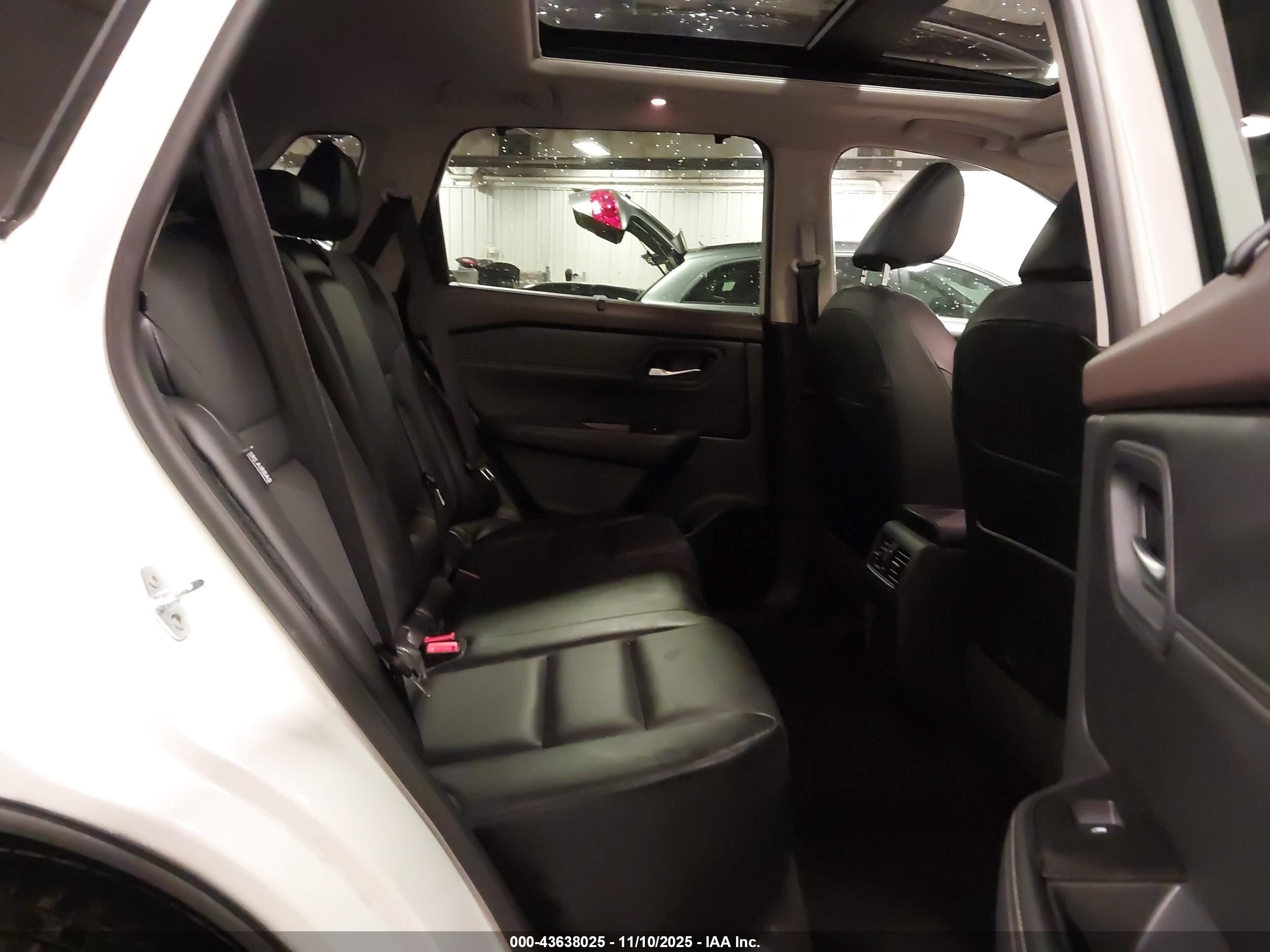 NISSAN ROGUE image 8