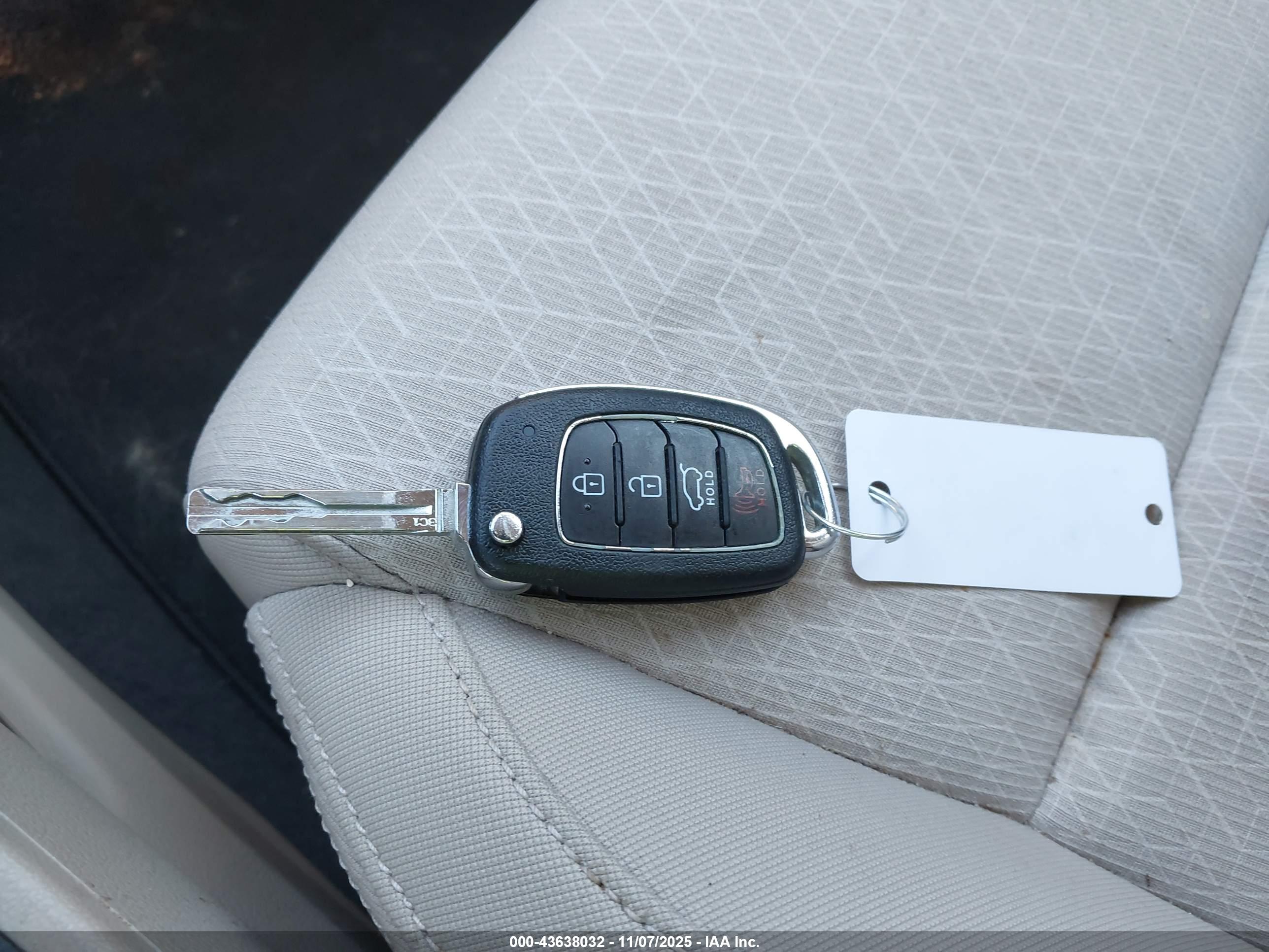 HYUNDAI TUCSON image 11