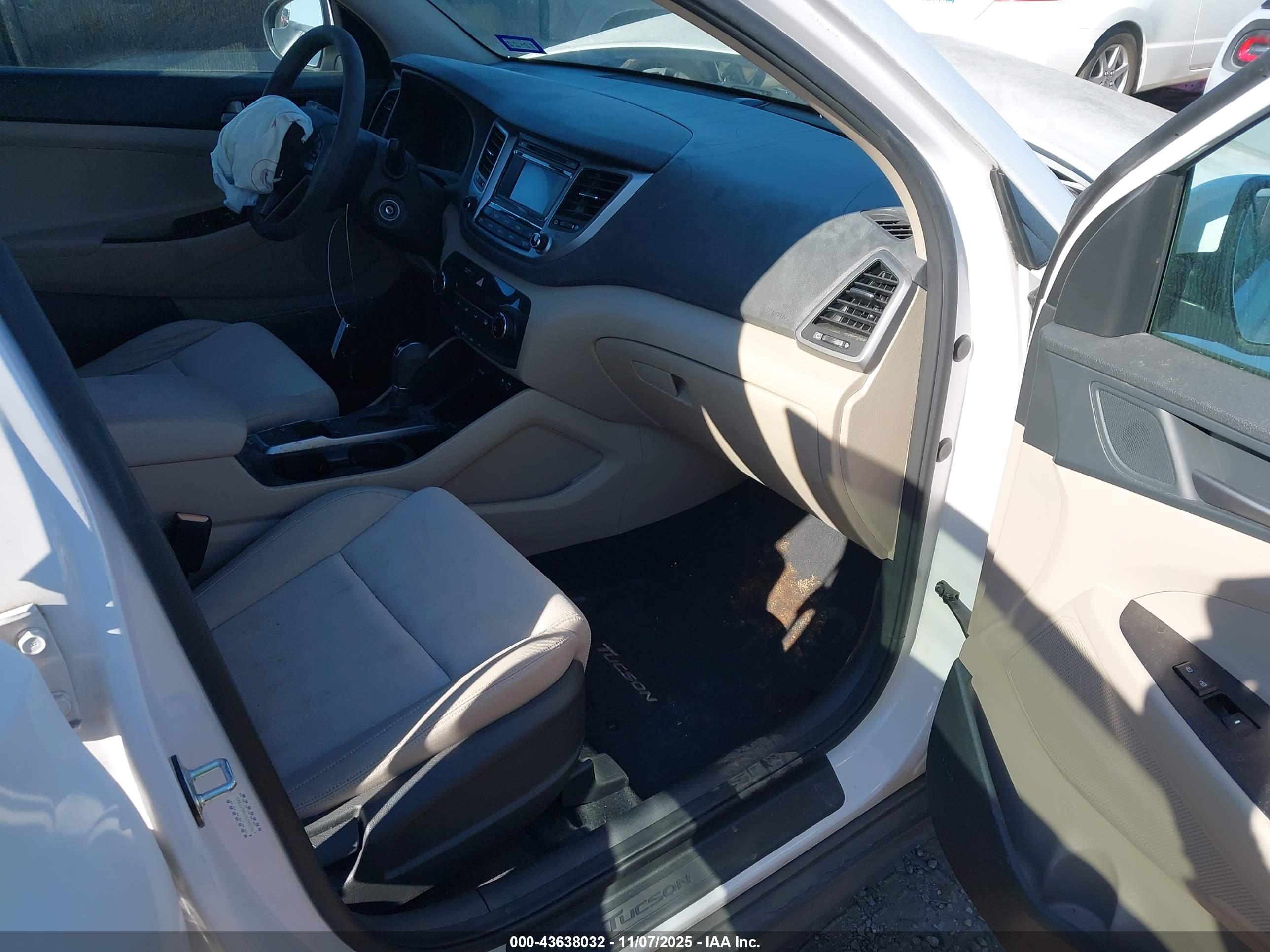 HYUNDAI TUCSON image 5