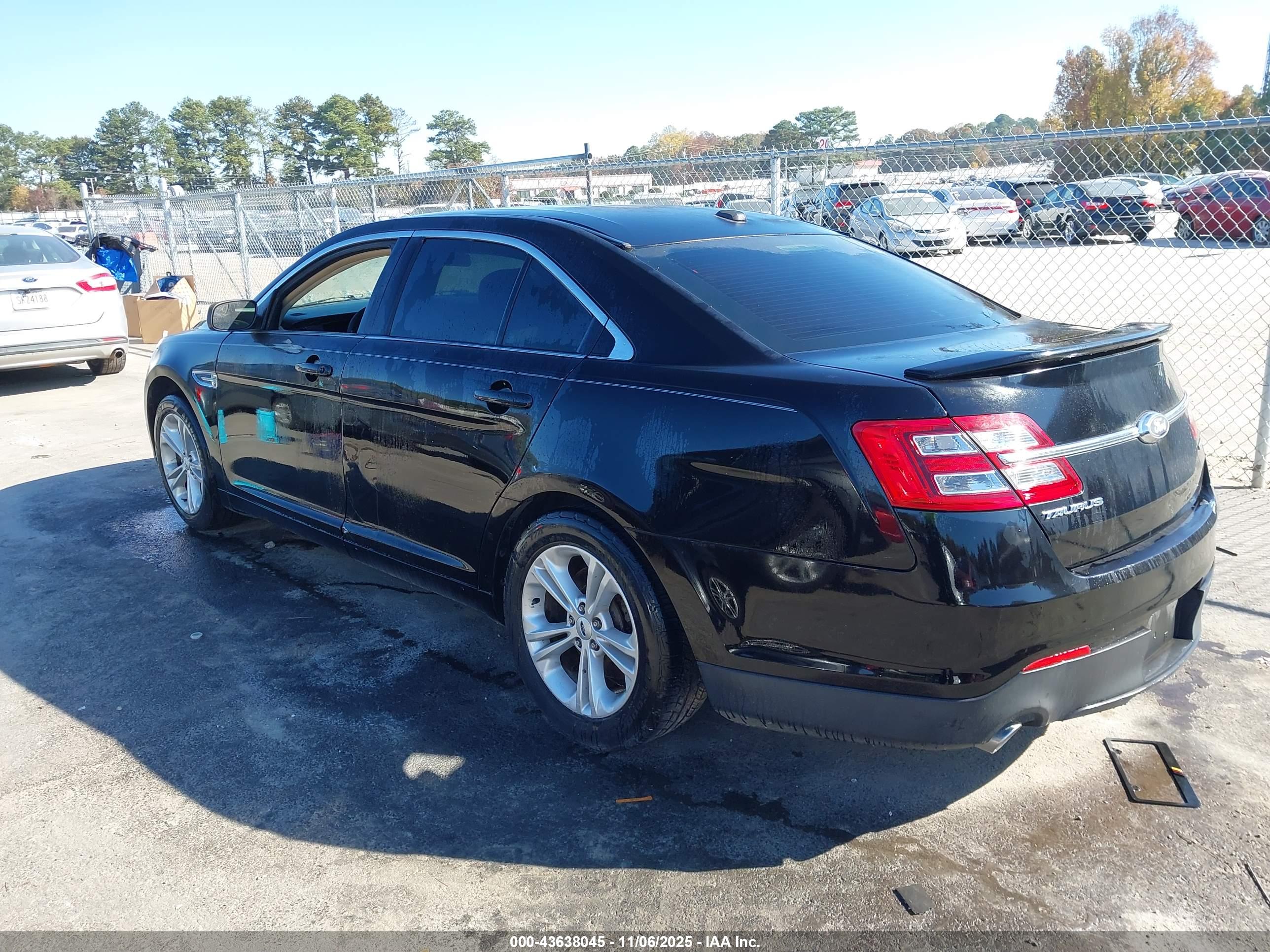 FORD TAURUS image 3
