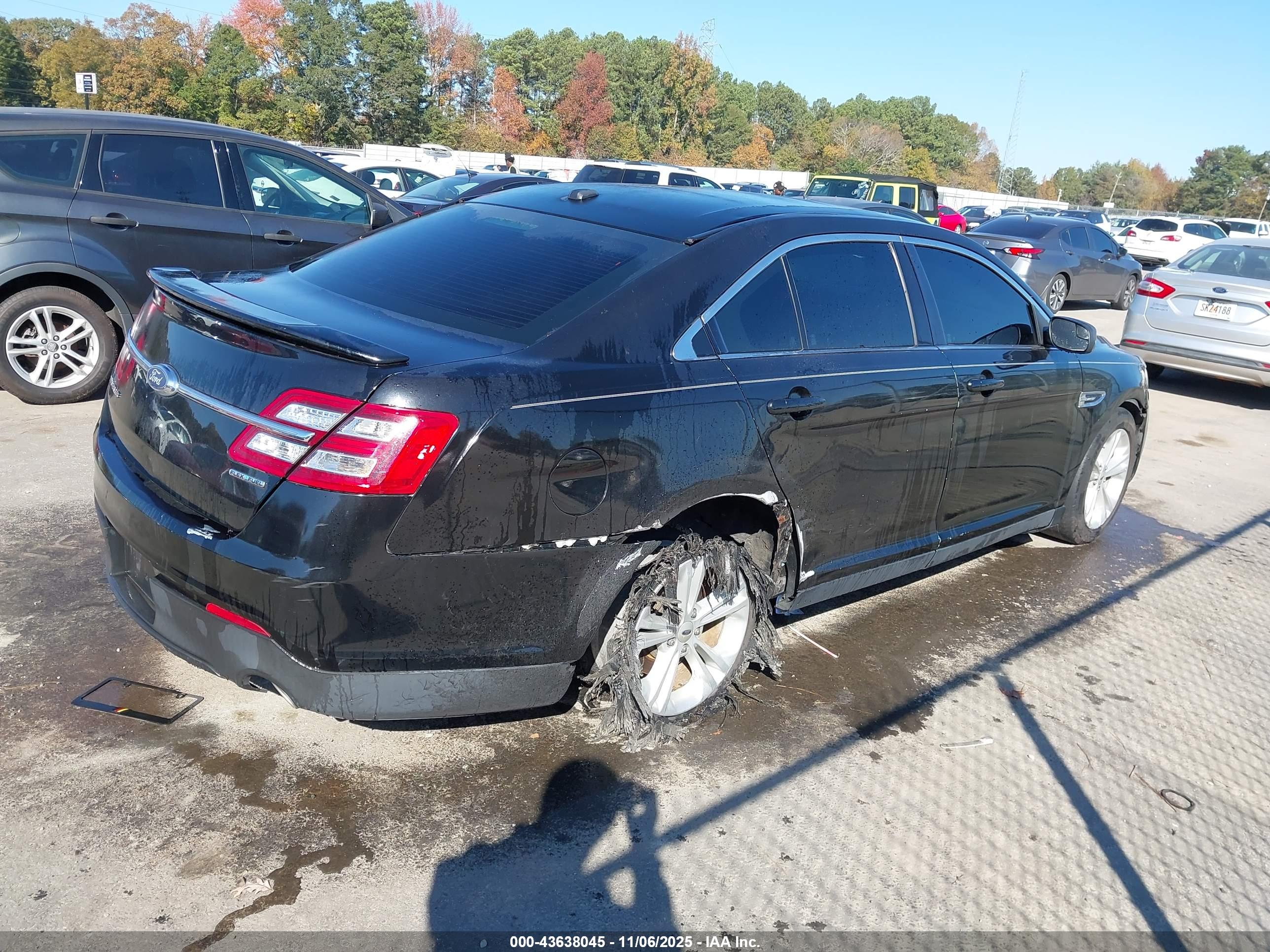 FORD TAURUS image 4