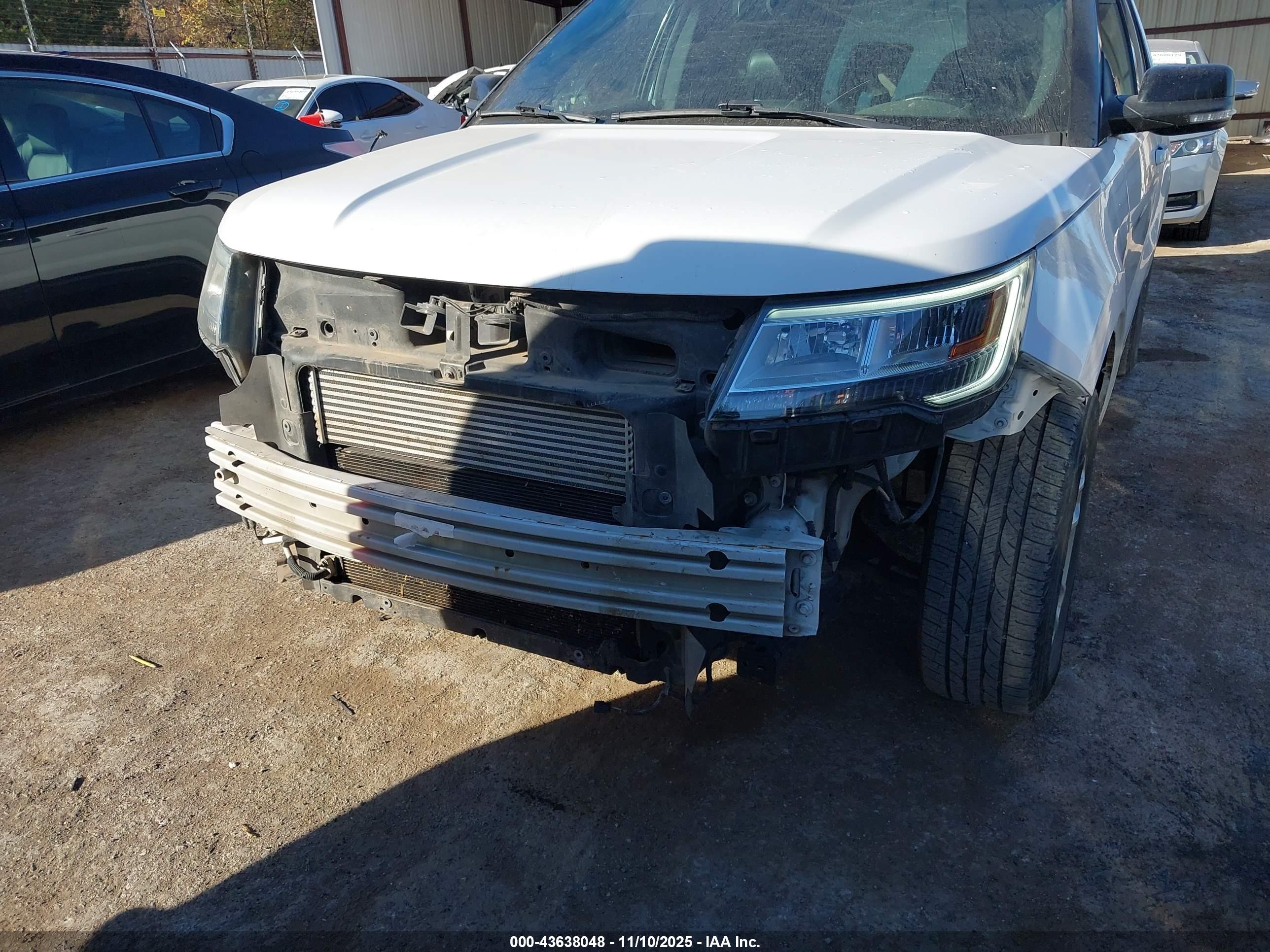 FORD EXPLORER image 6
