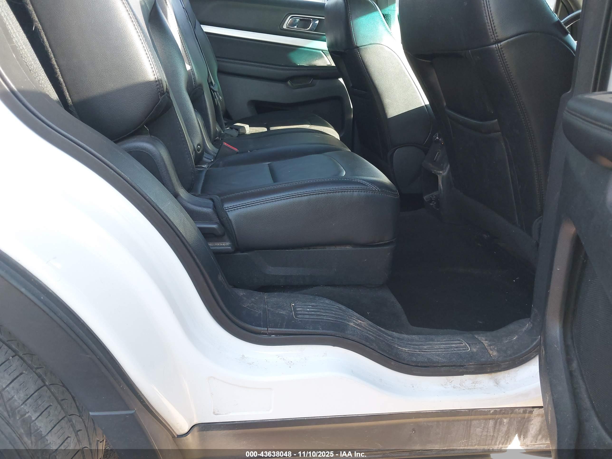 FORD EXPLORER image 8