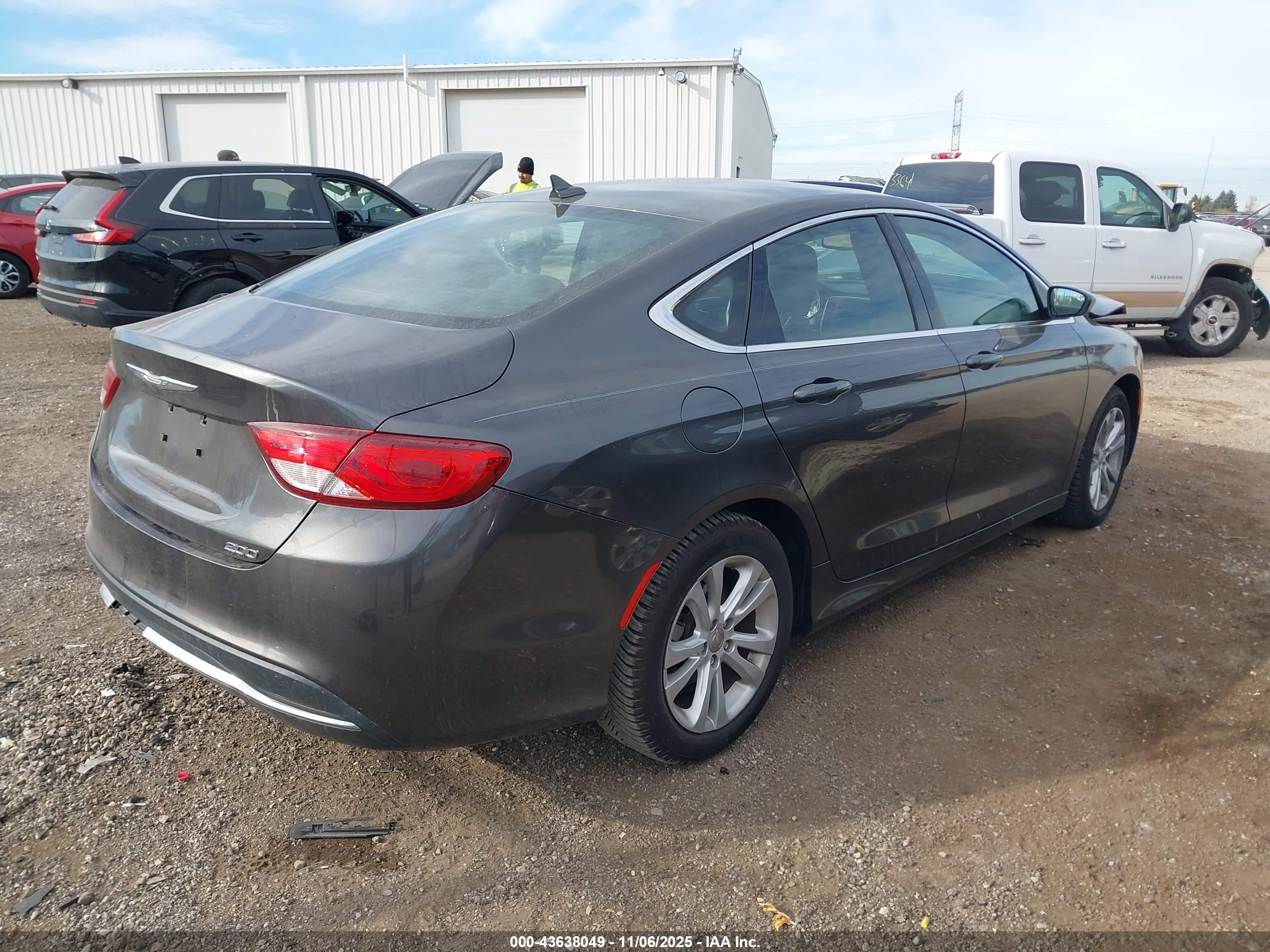 CHRYSLER 200 image 4