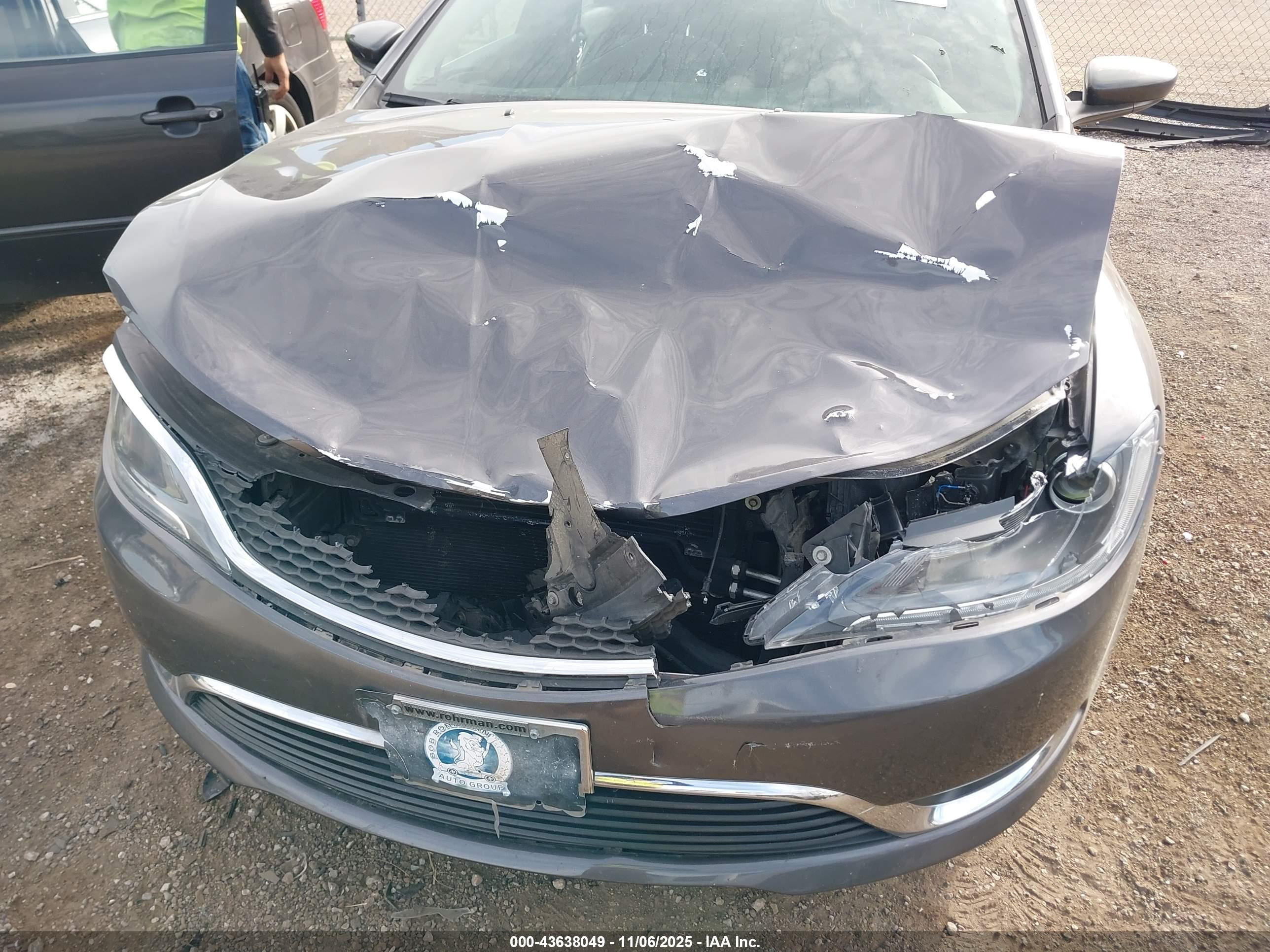 CHRYSLER 200 image 6