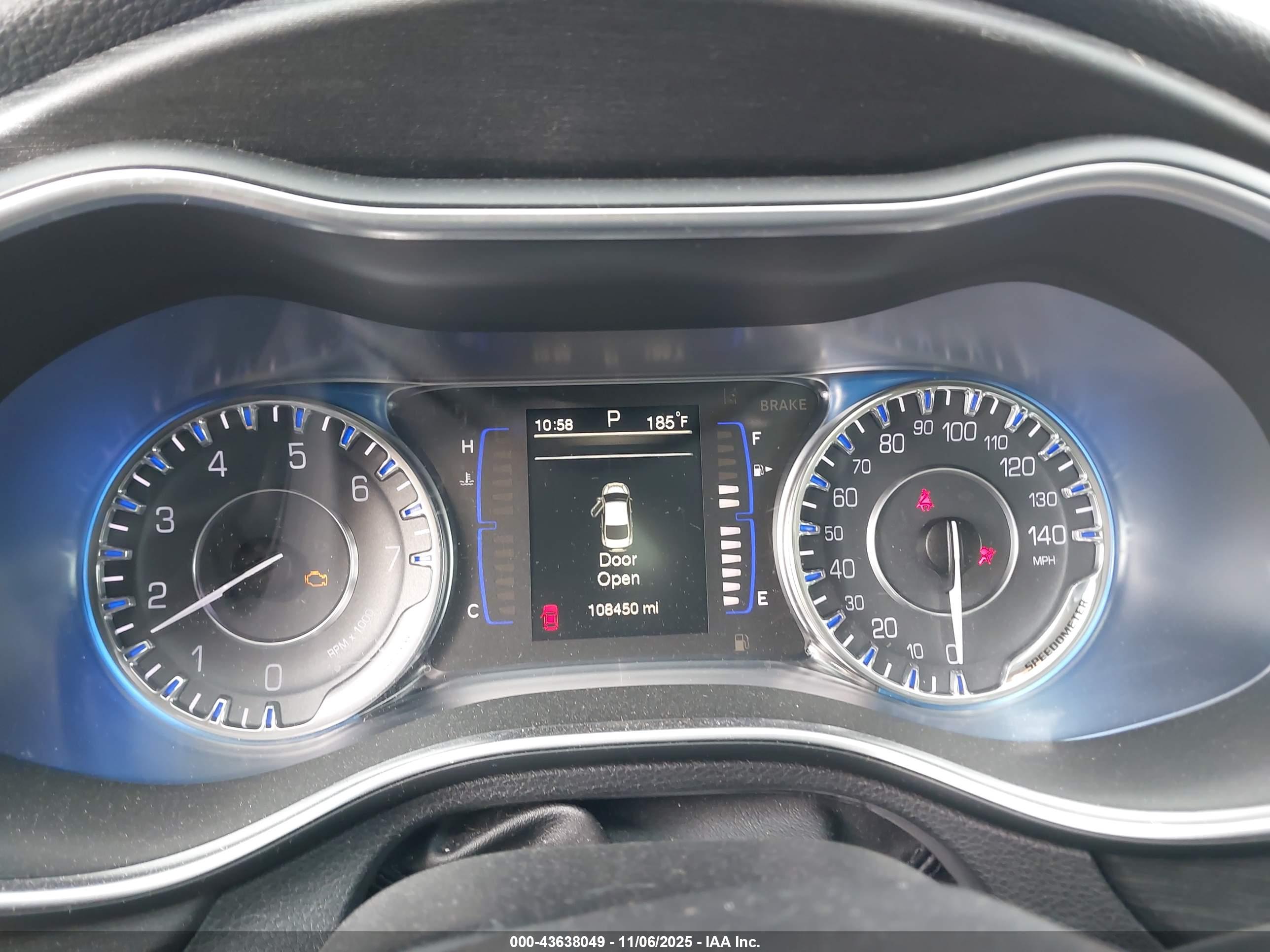 CHRYSLER 200 image 7