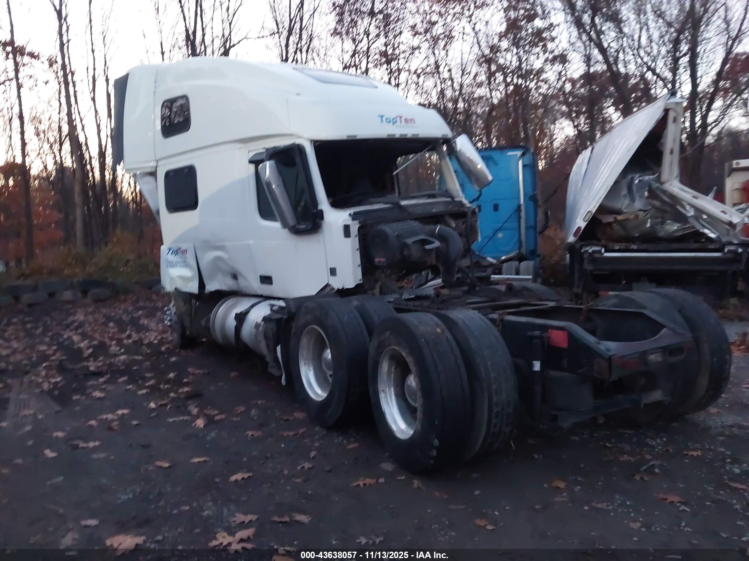 VOLVO VN image 3