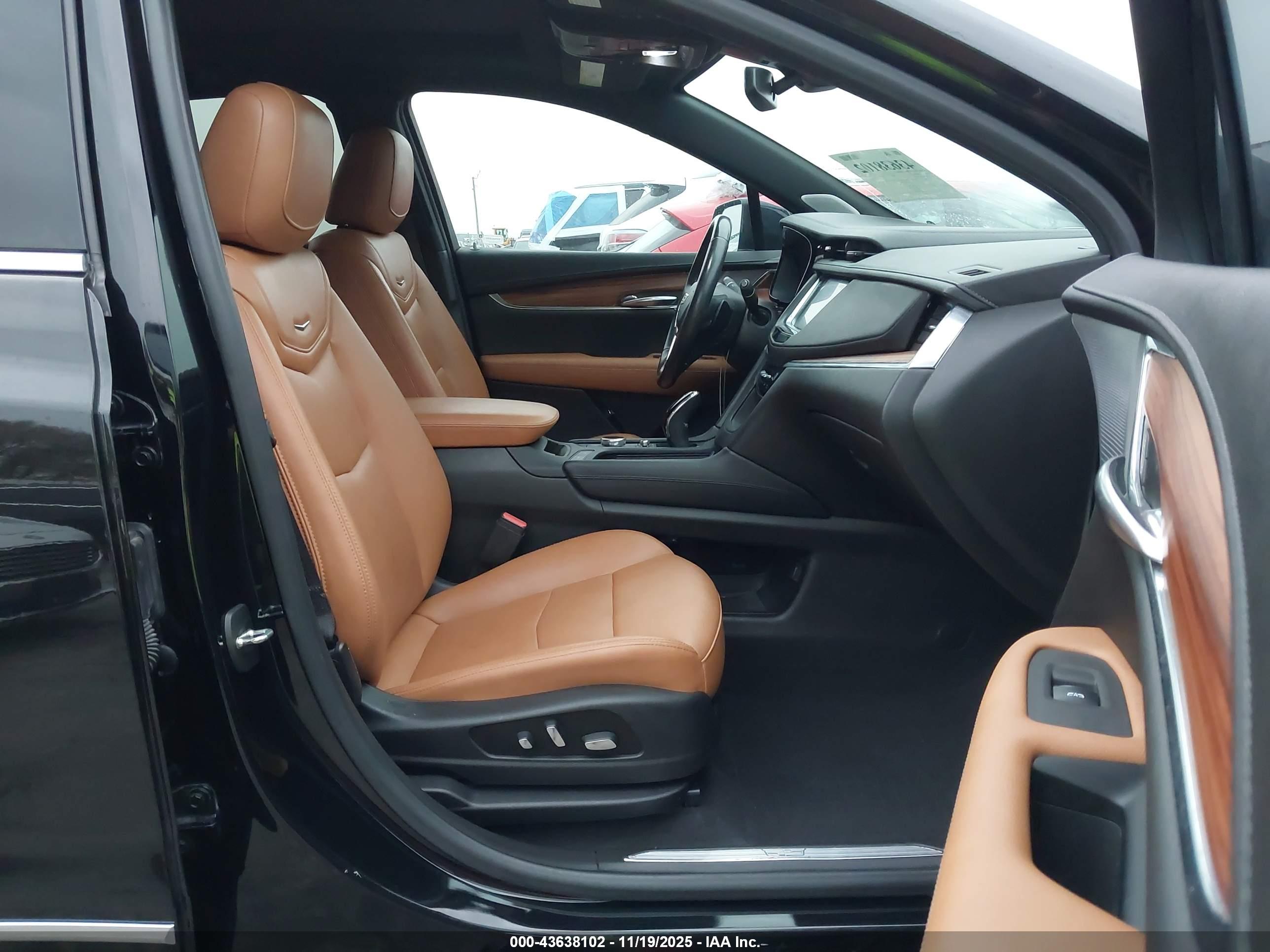 CADILLAC XT5 image 5