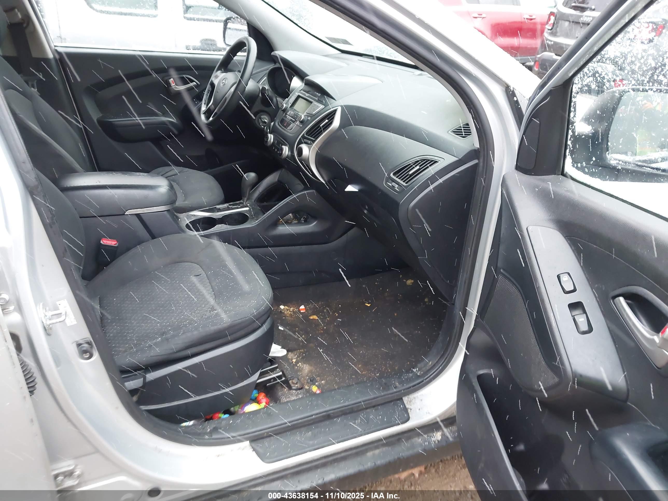 HYUNDAI TUCSON image 5