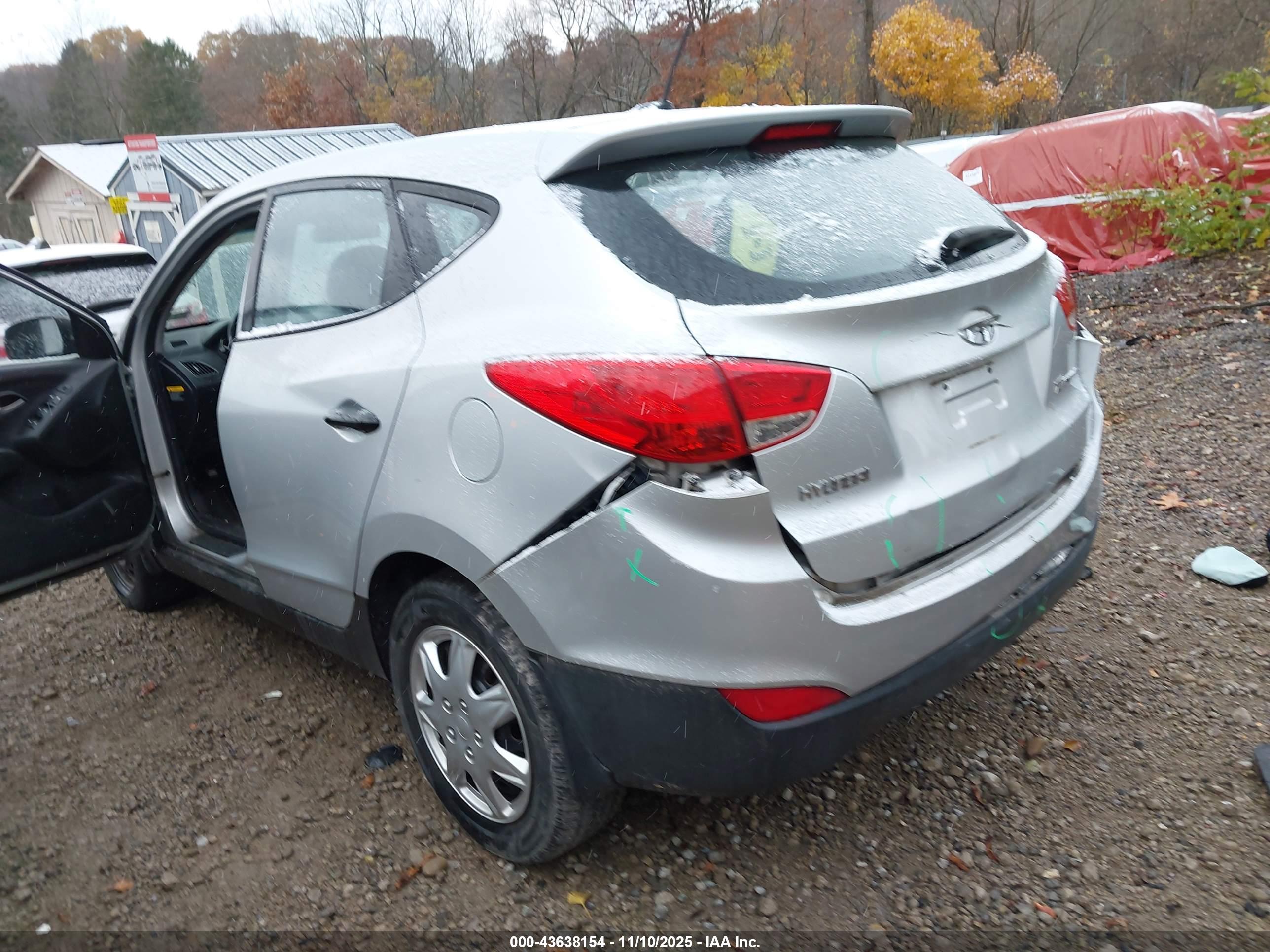 HYUNDAI TUCSON image 6