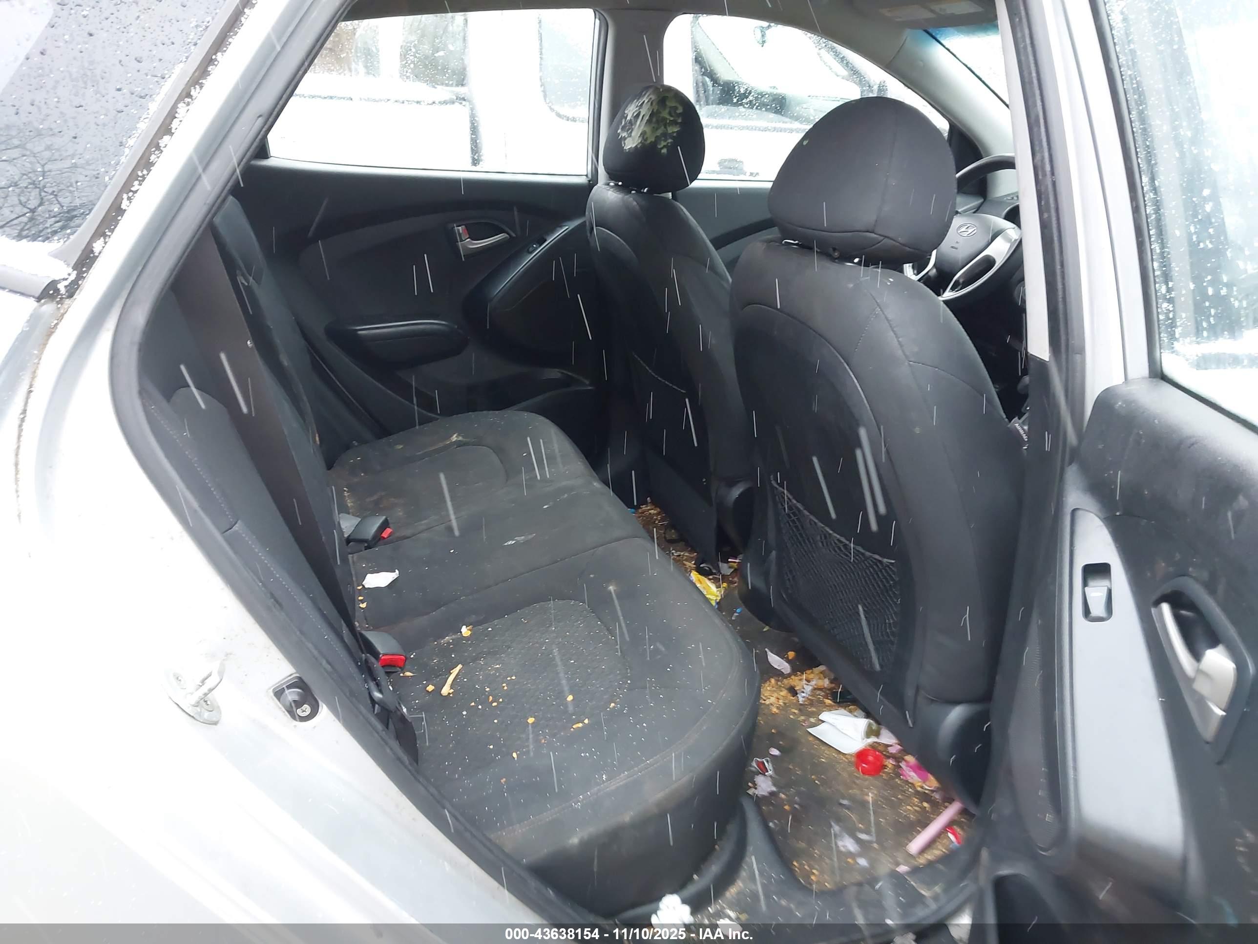 HYUNDAI TUCSON image 8
