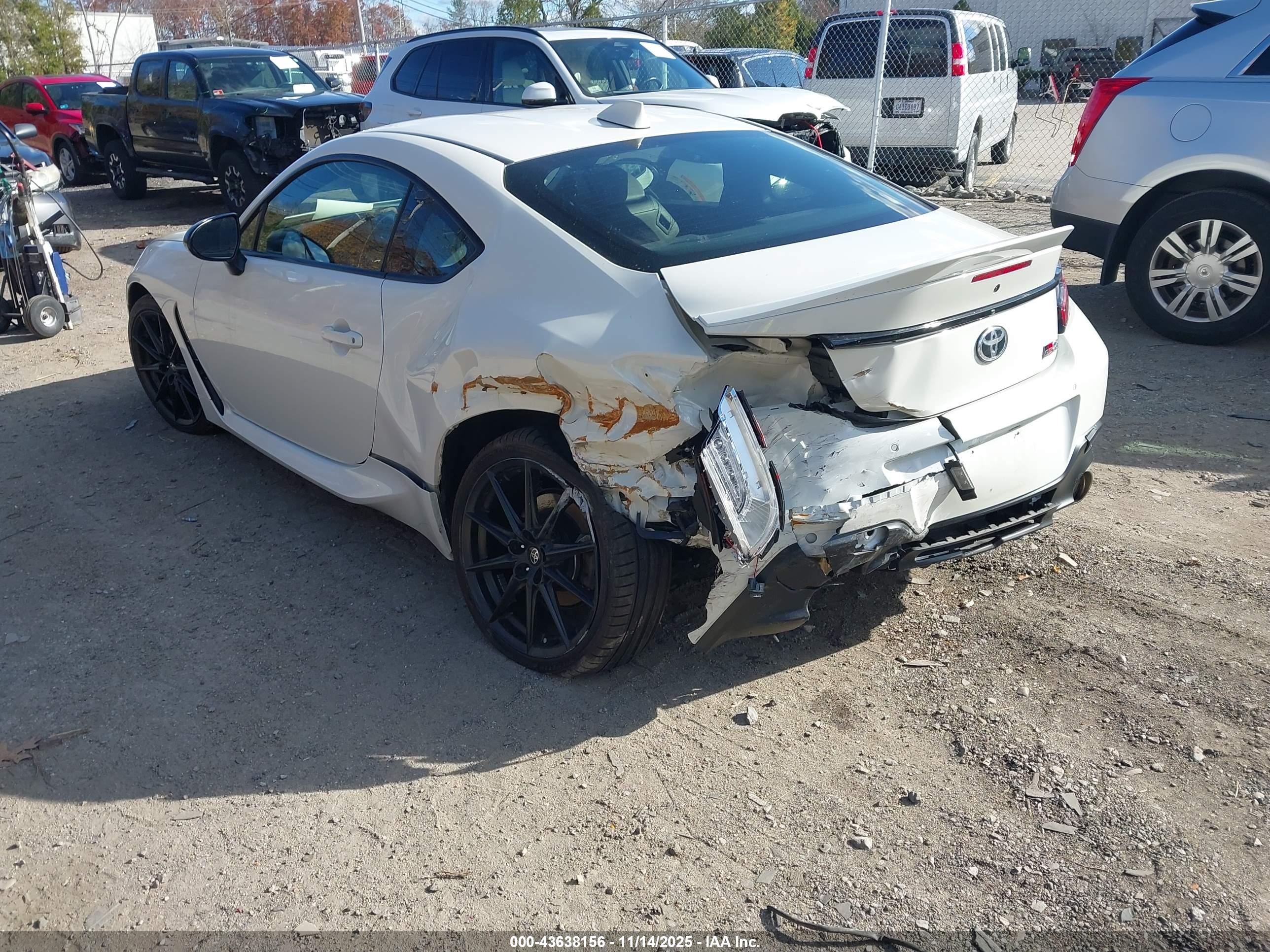 TOYOTA GR86 image 3