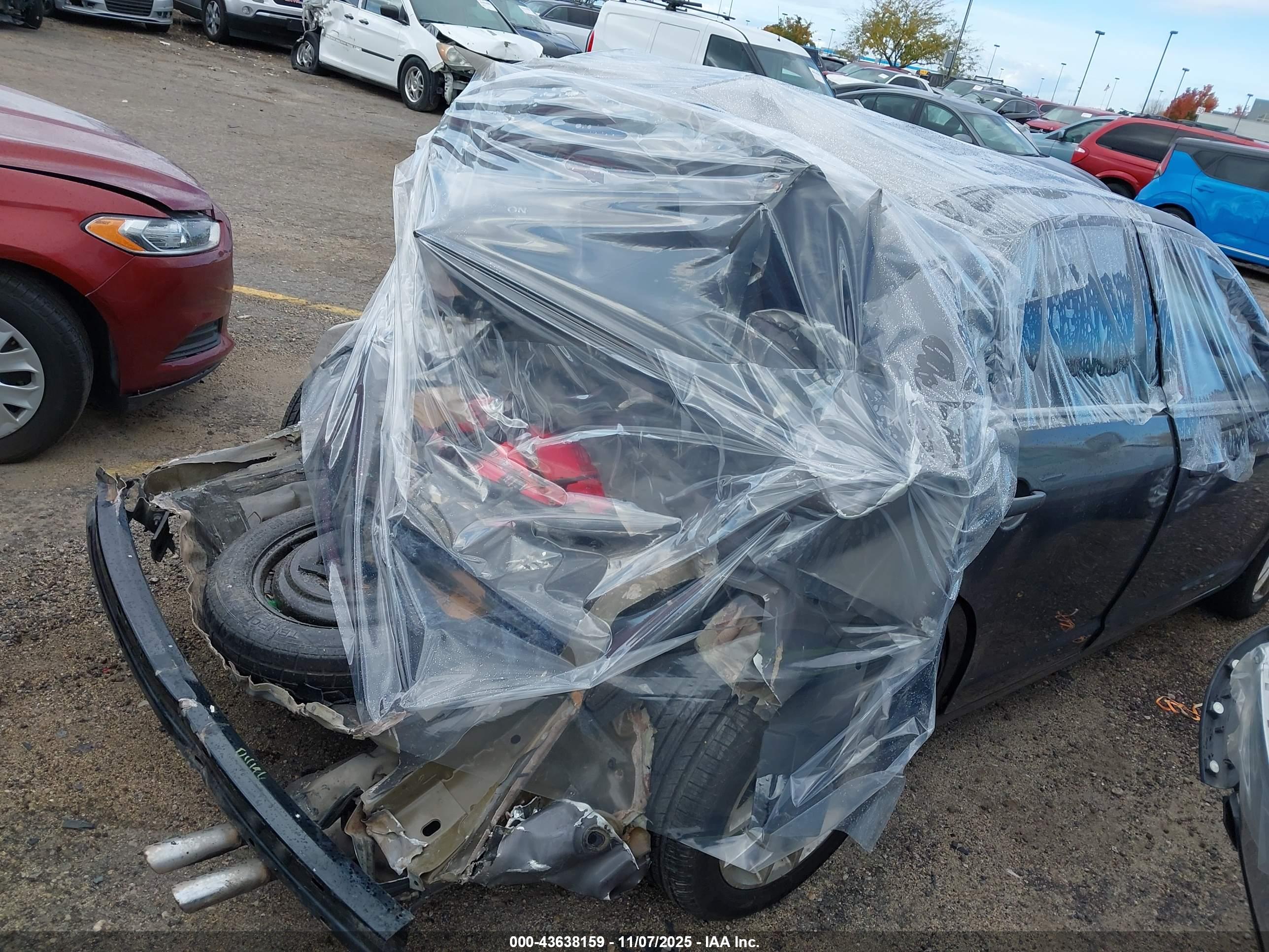 FORD FUSION image 4