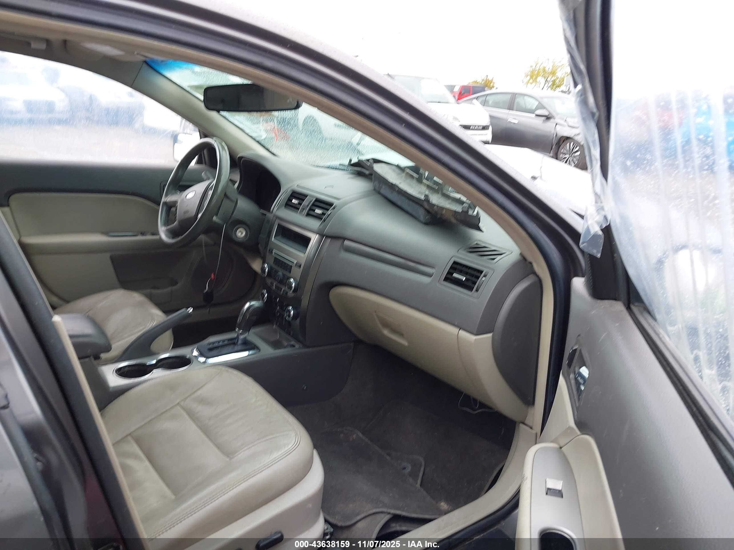 FORD FUSION image 5