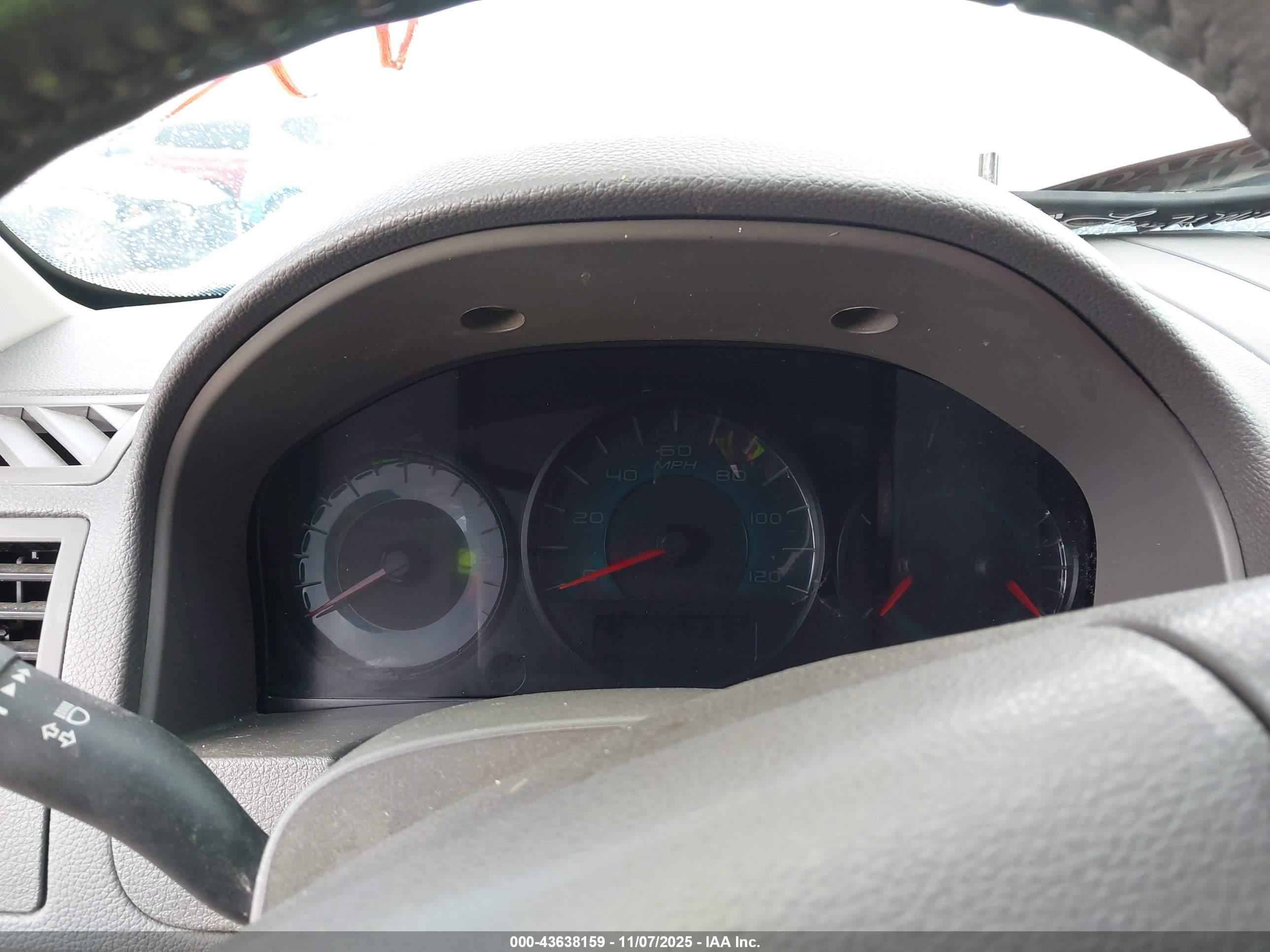 FORD FUSION image 7