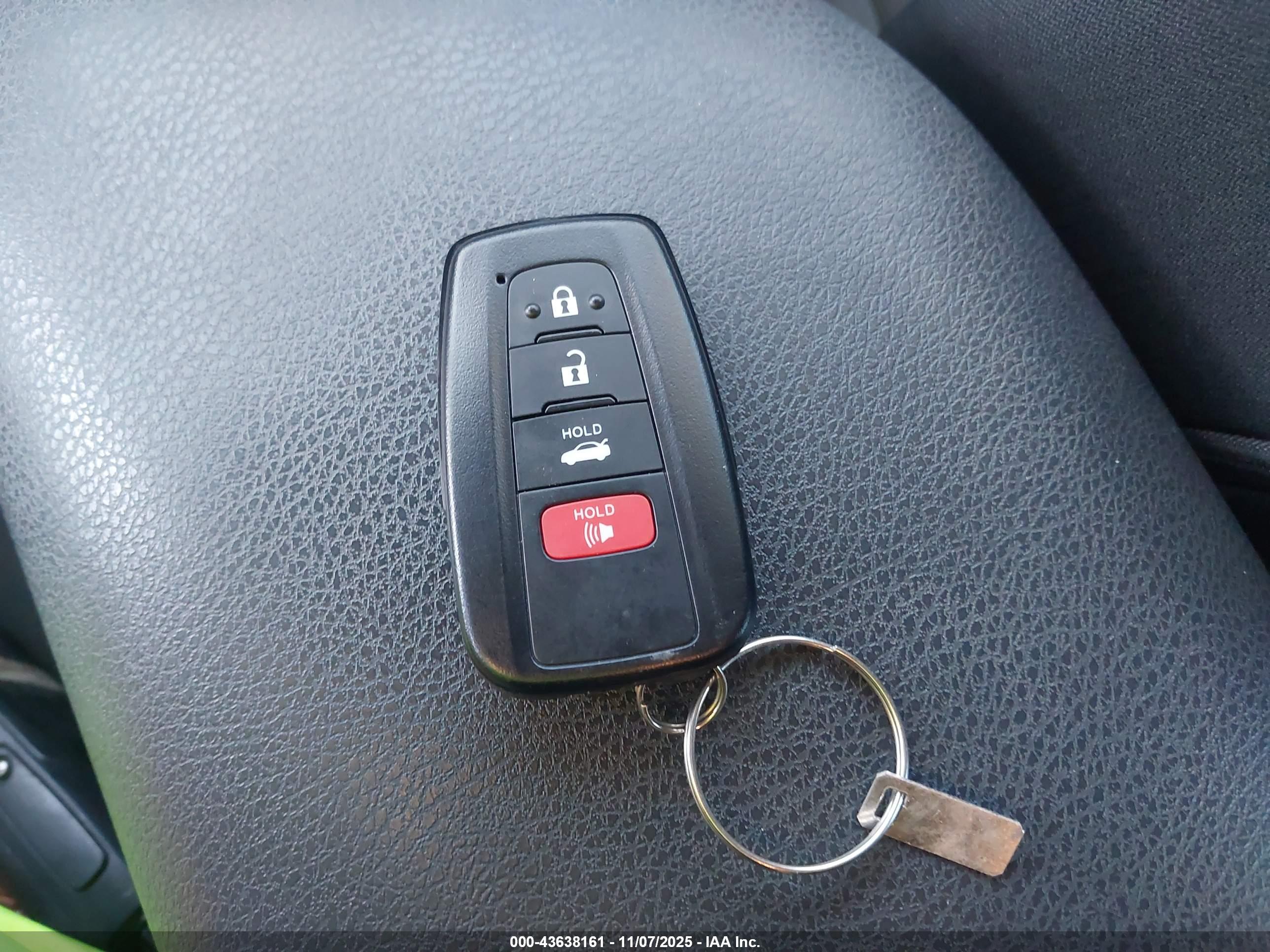 TOYOTA CAMRY image 11