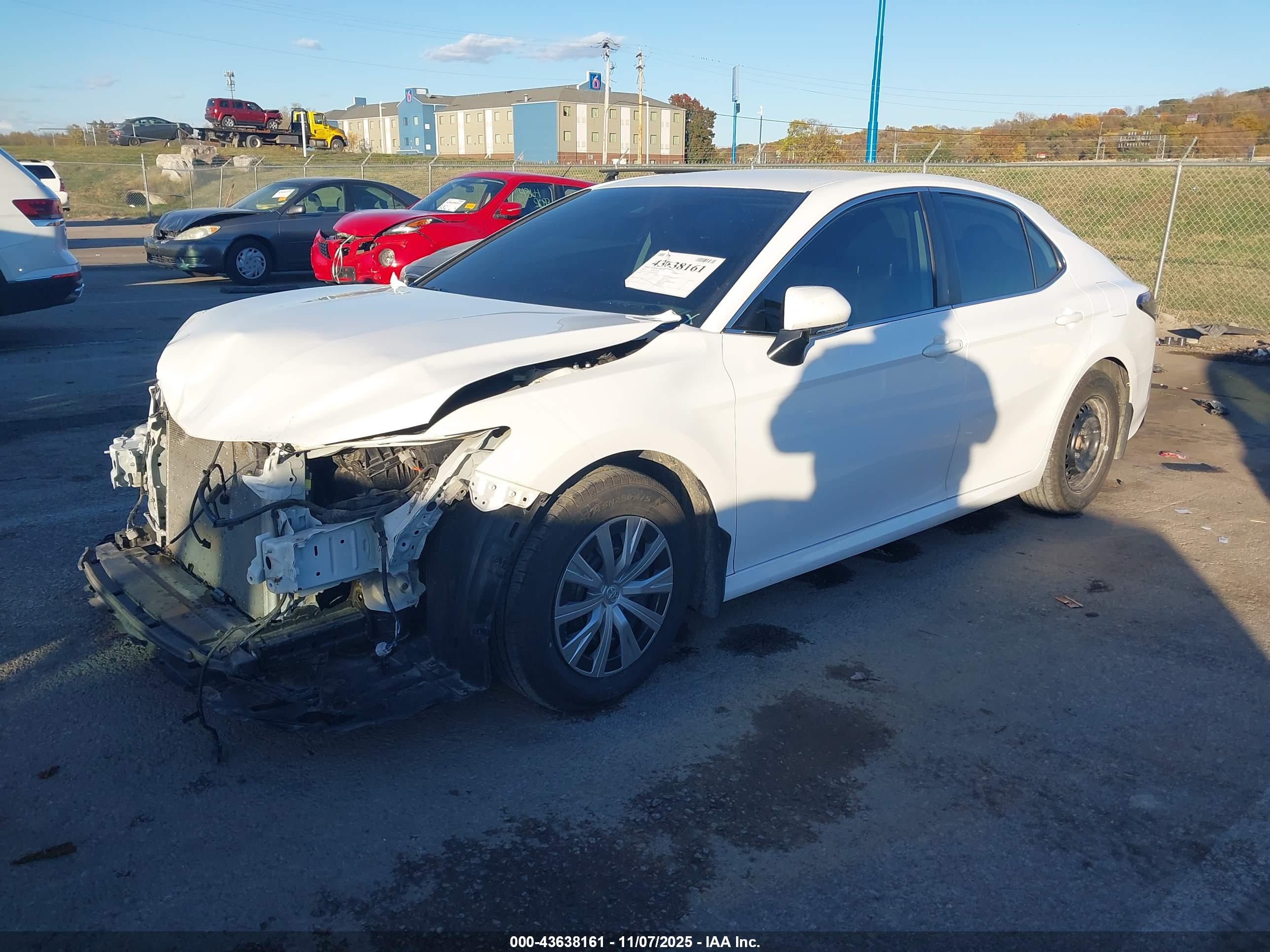 TOYOTA CAMRY image 2
