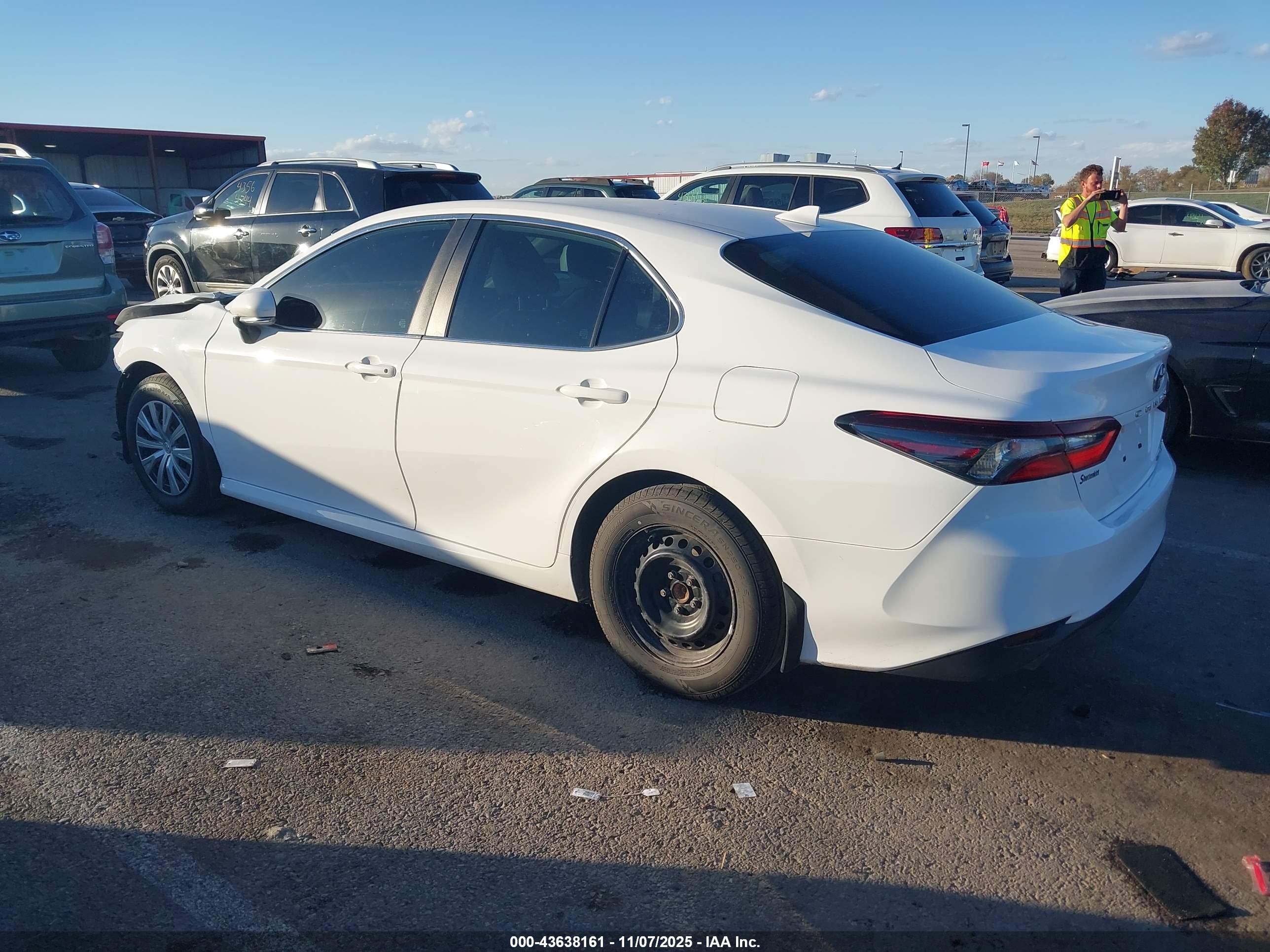 TOYOTA CAMRY image 3