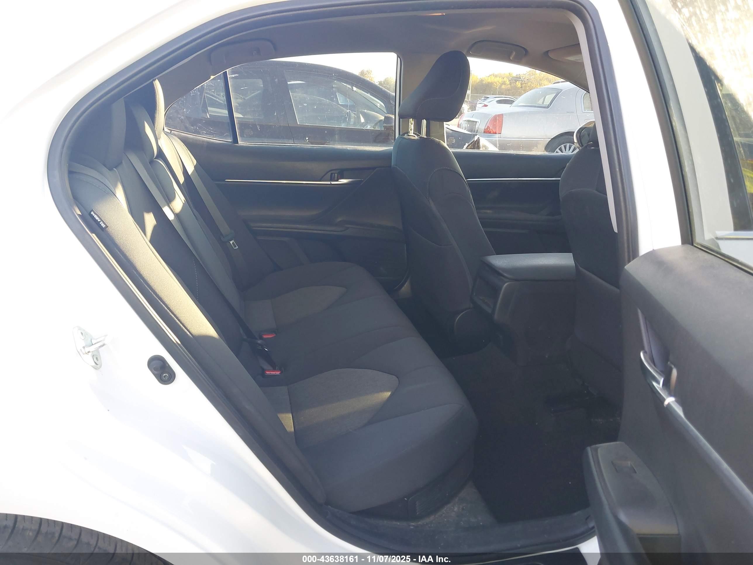 TOYOTA CAMRY image 8
