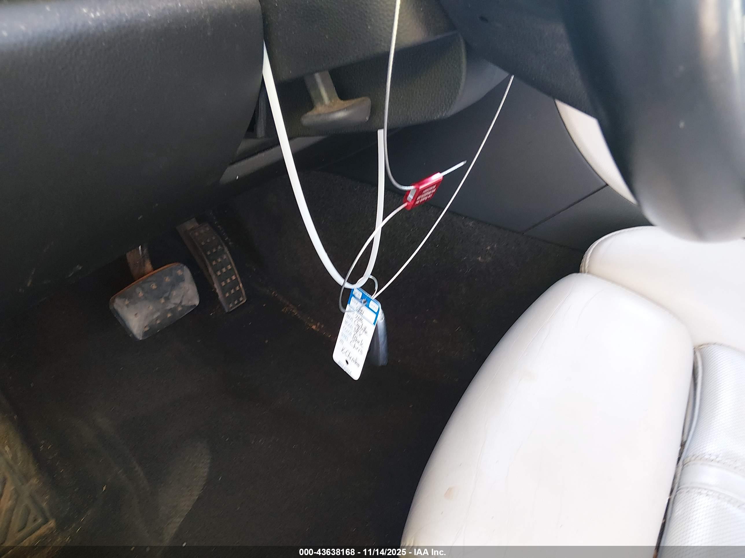 CADILLAC SRX image 11