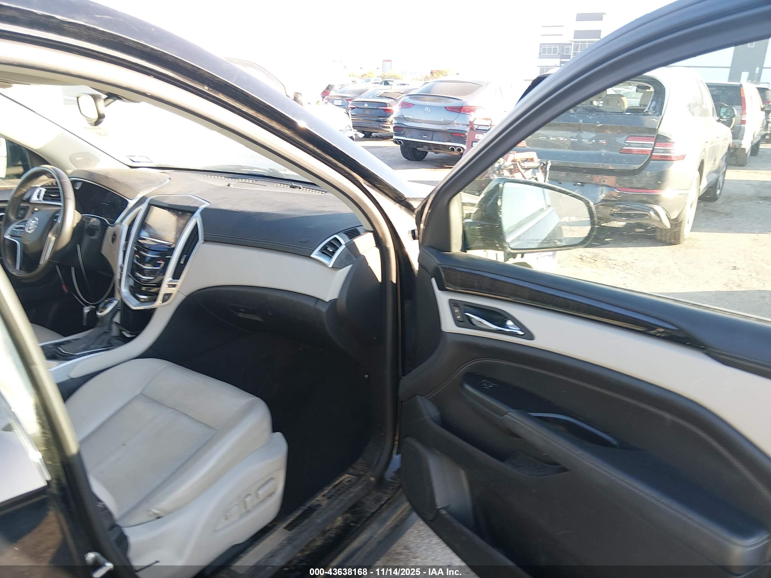 CADILLAC SRX image 5