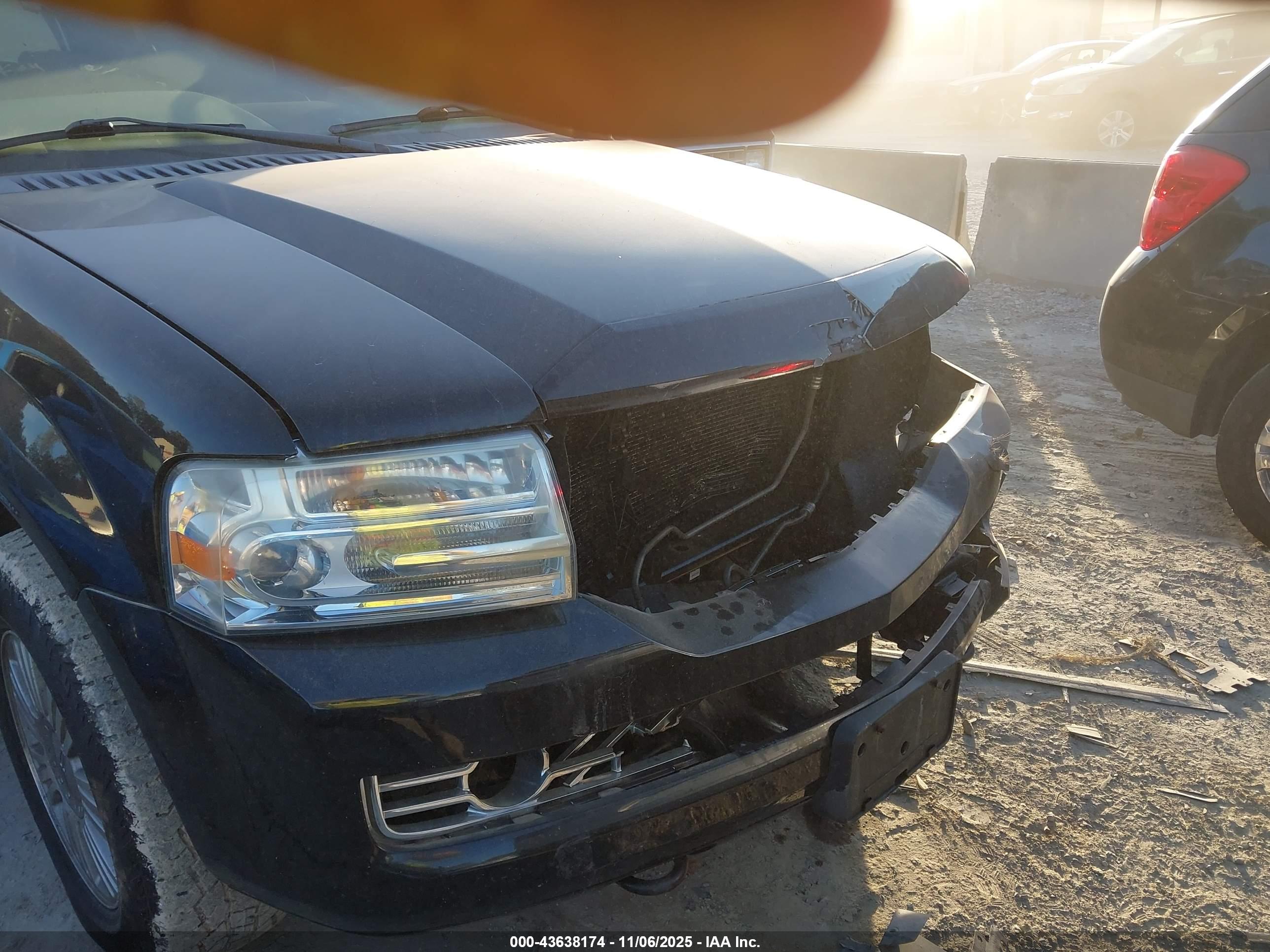 LINCOLN NAVIGATOR image 6