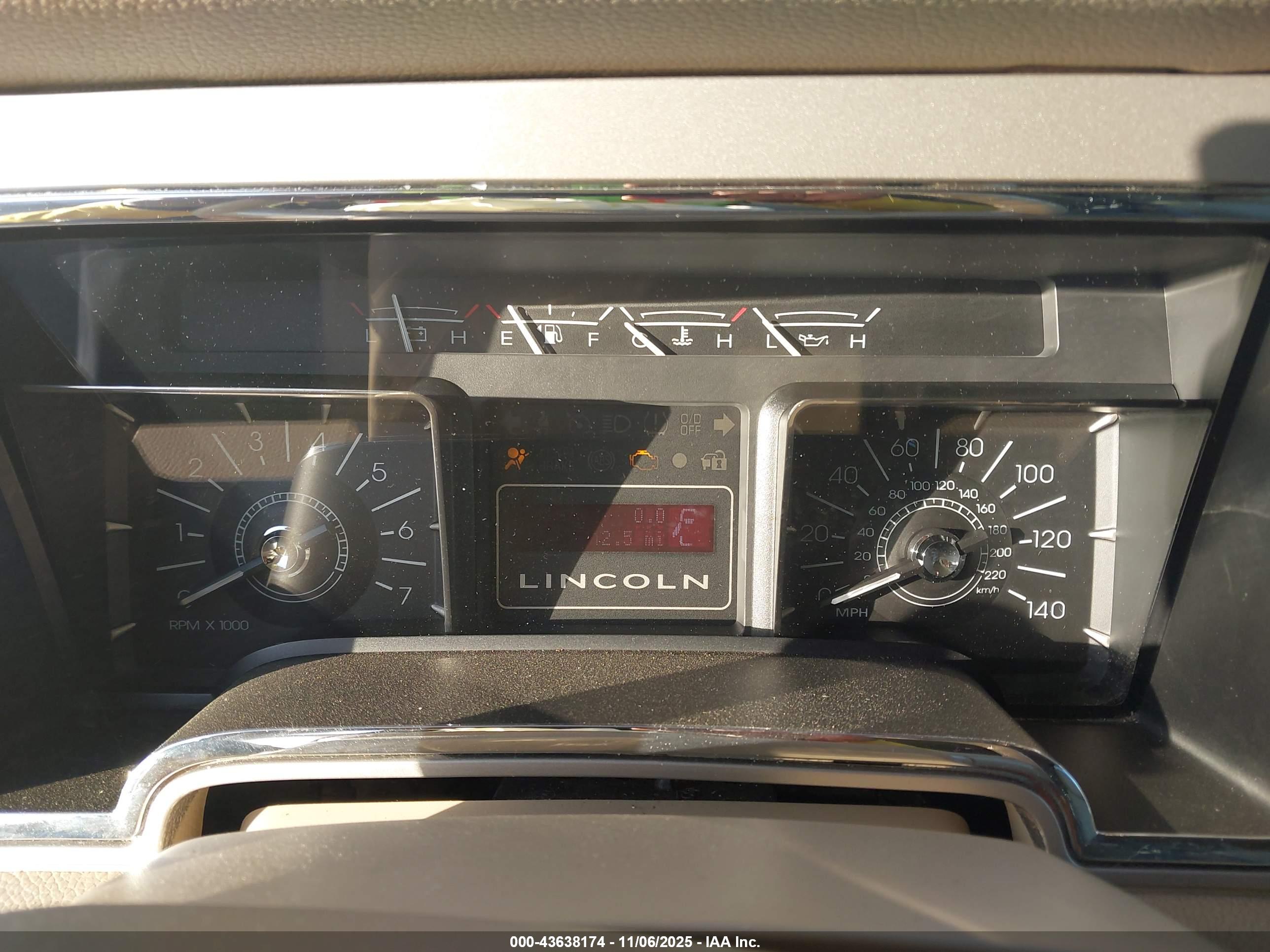 LINCOLN NAVIGATOR image 7