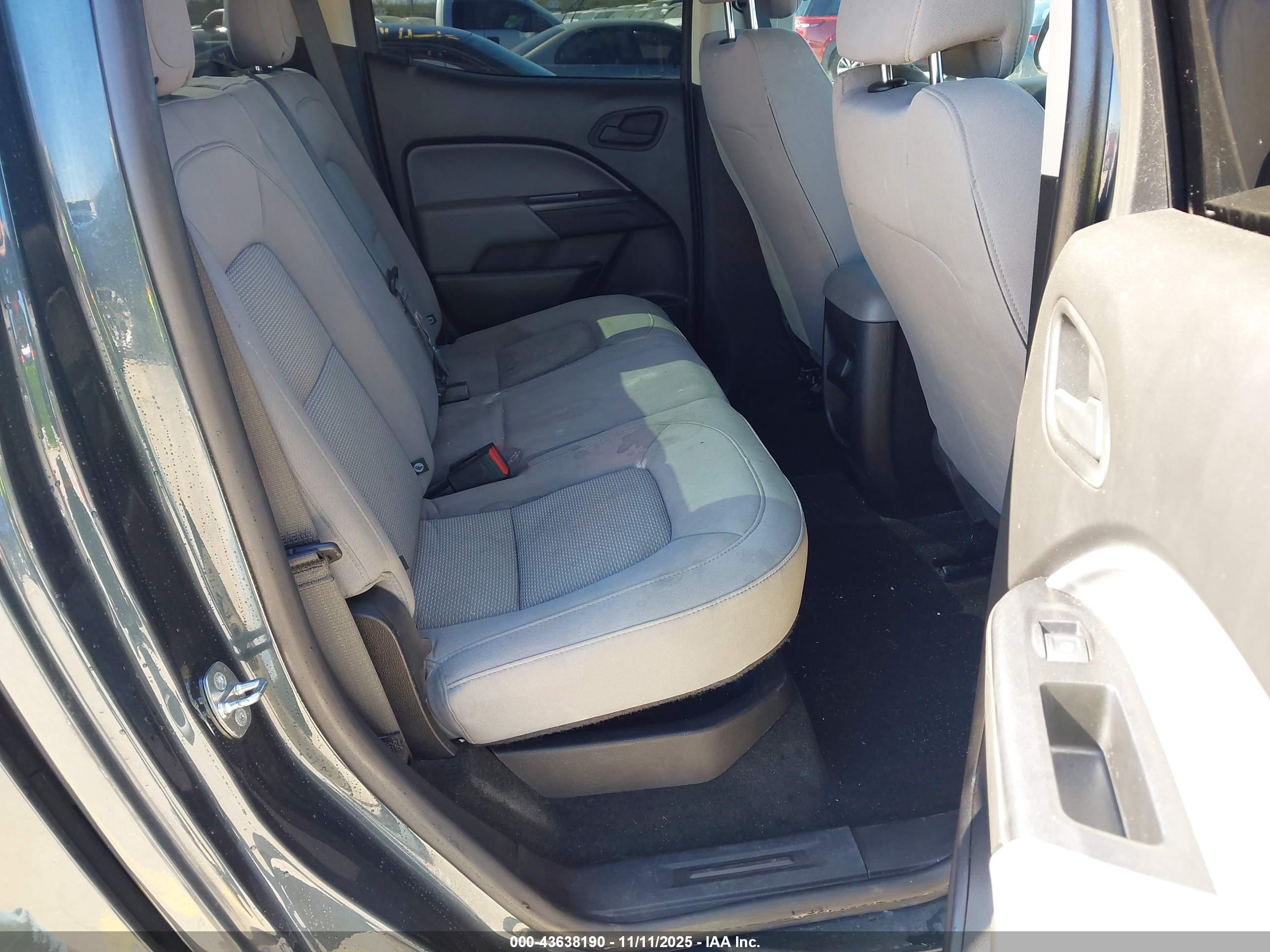 CHEVROLET COLORADO image 8