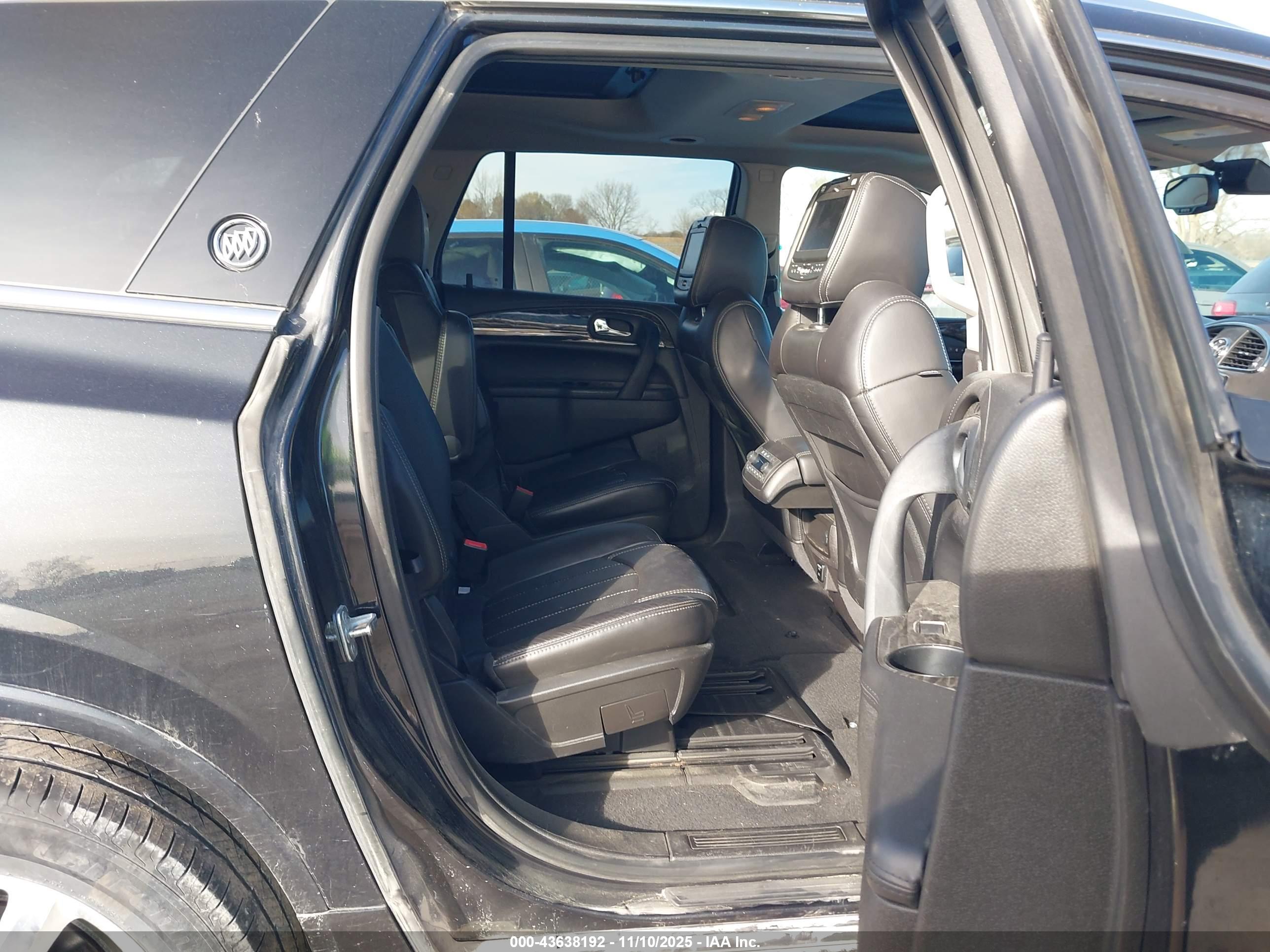 BUICK ENCLAVE image 8