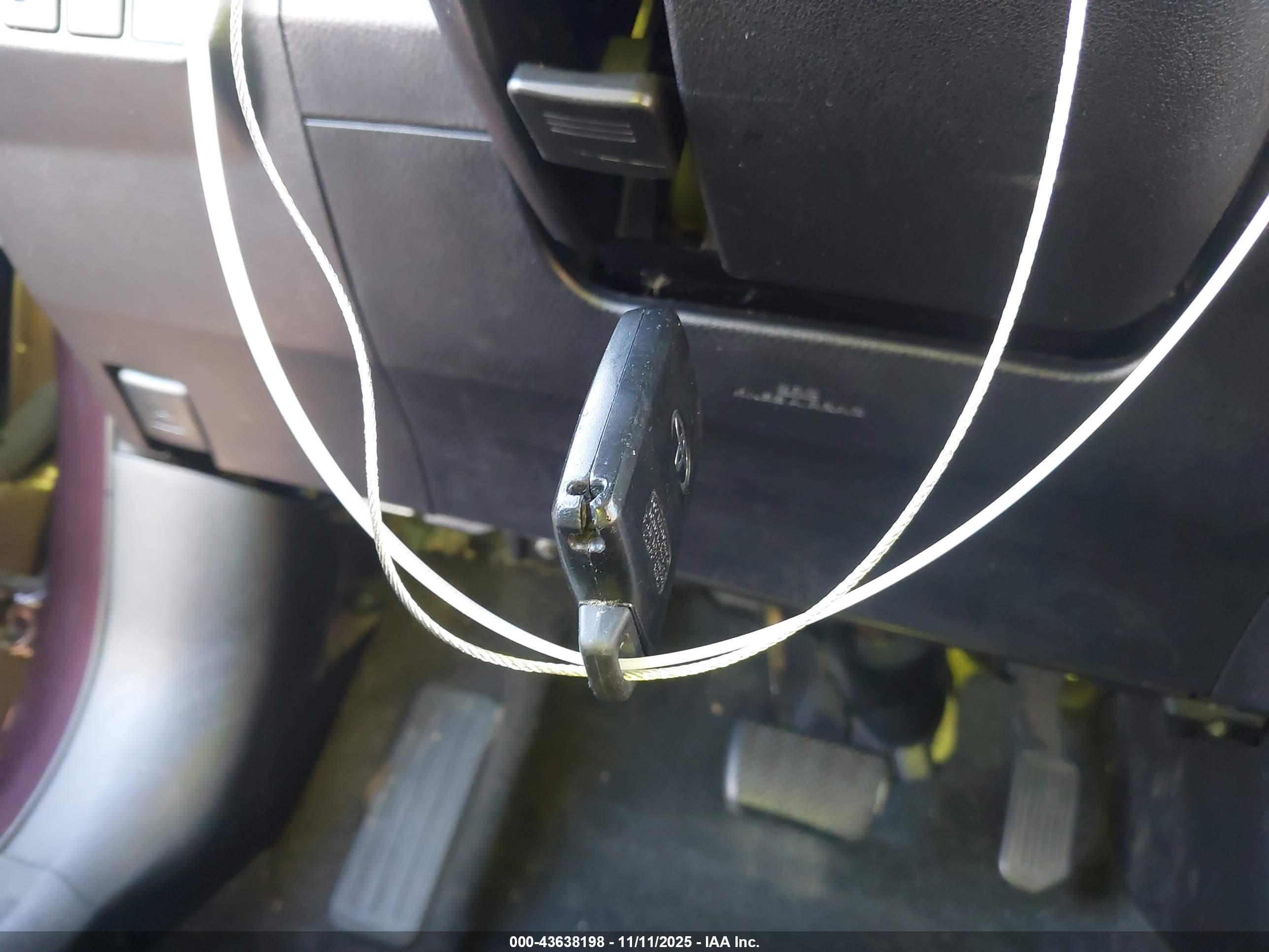 TOYOTA RAV4 image 11