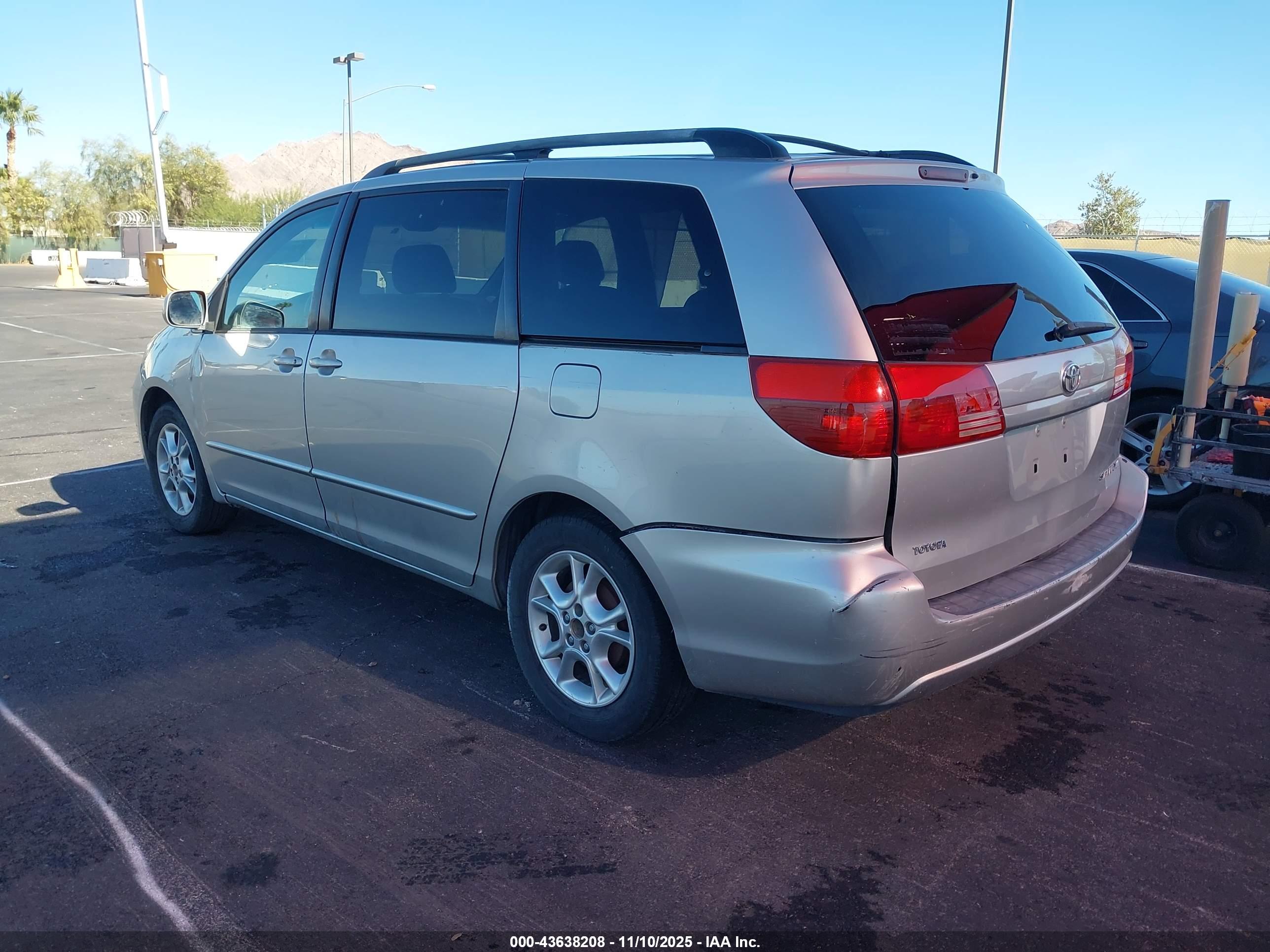 TOYOTA SIENNA image 3