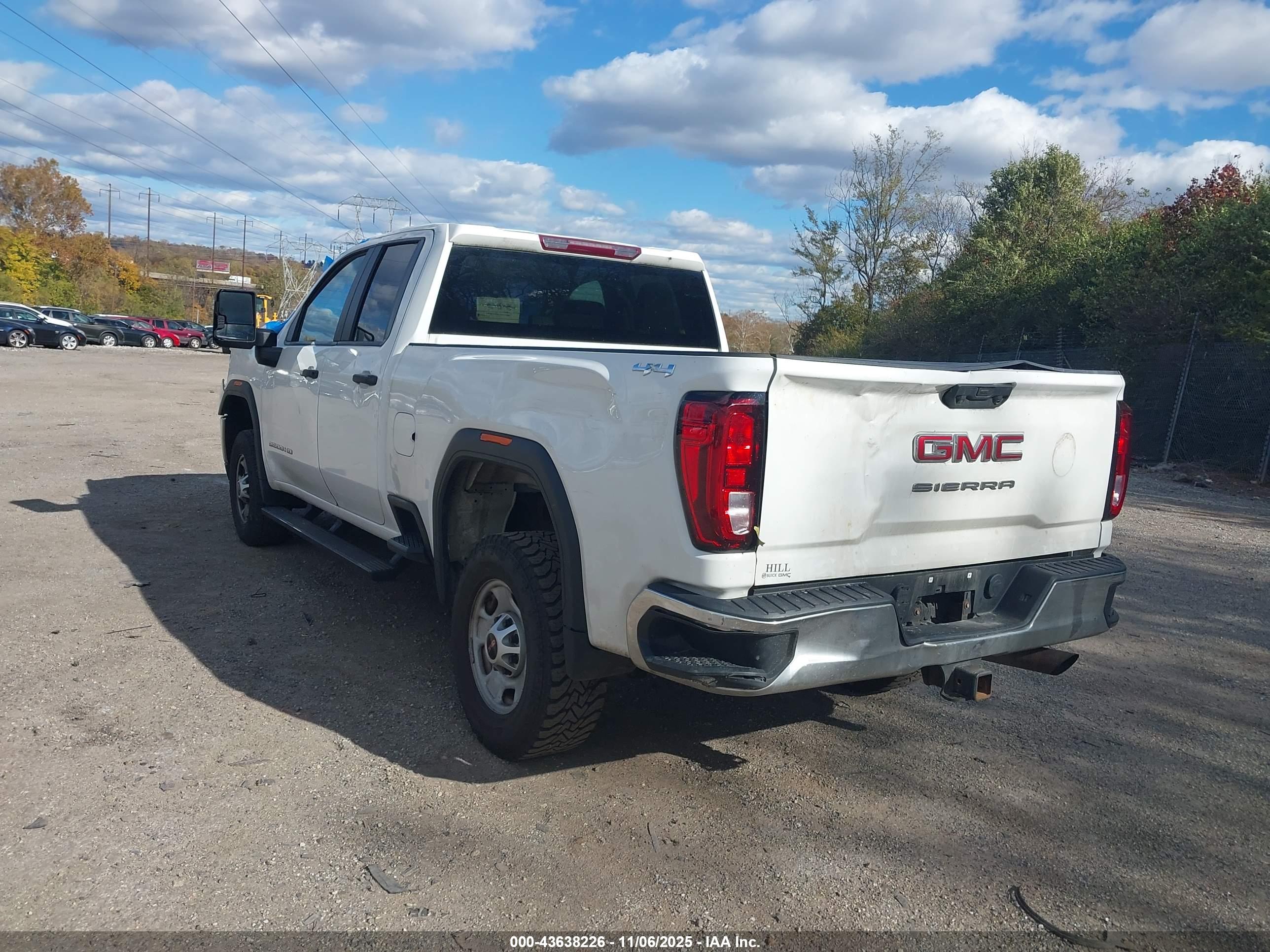 GMC SIERRA image 3