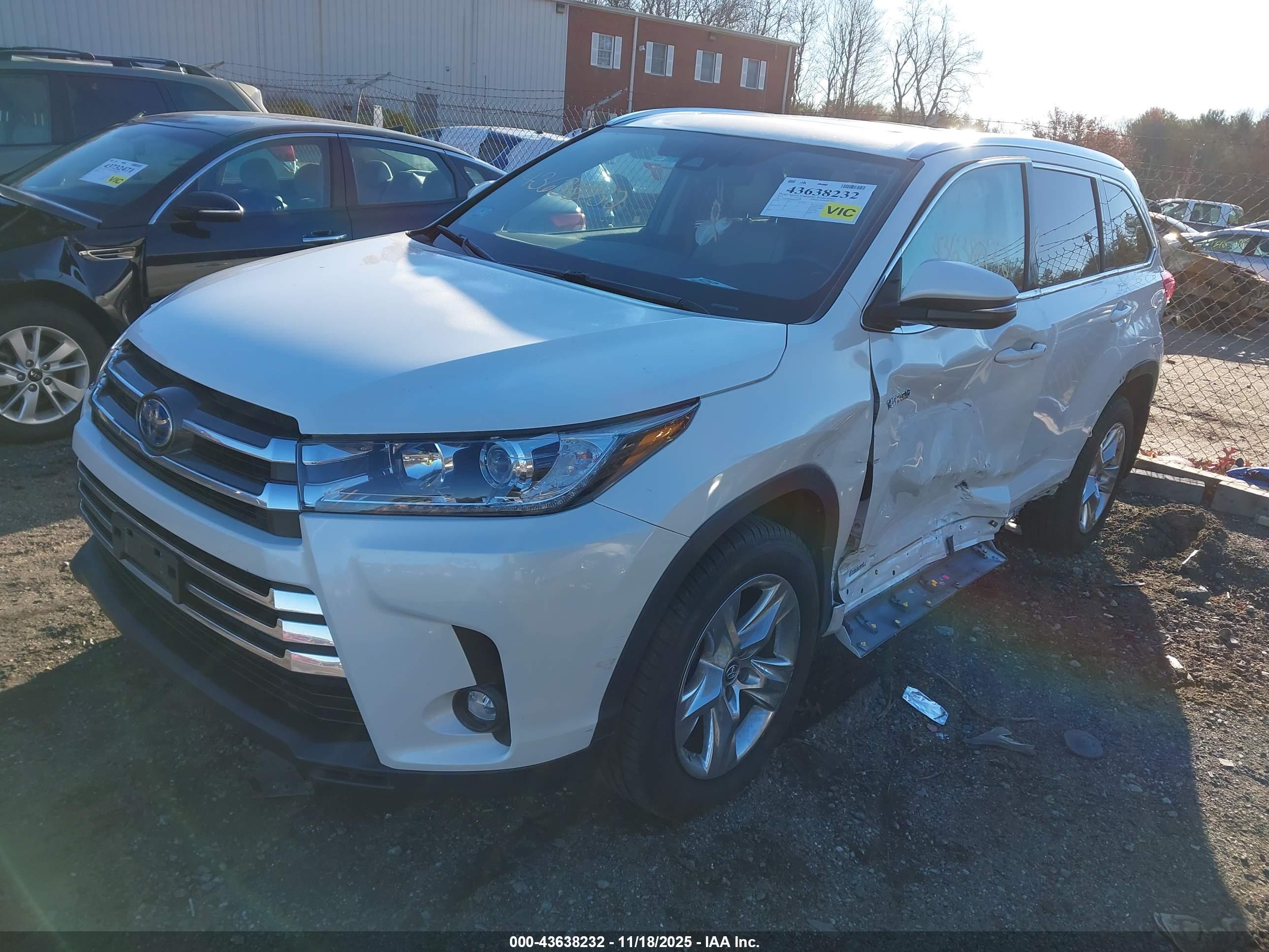 TOYOTA HIGHLANDER image 2