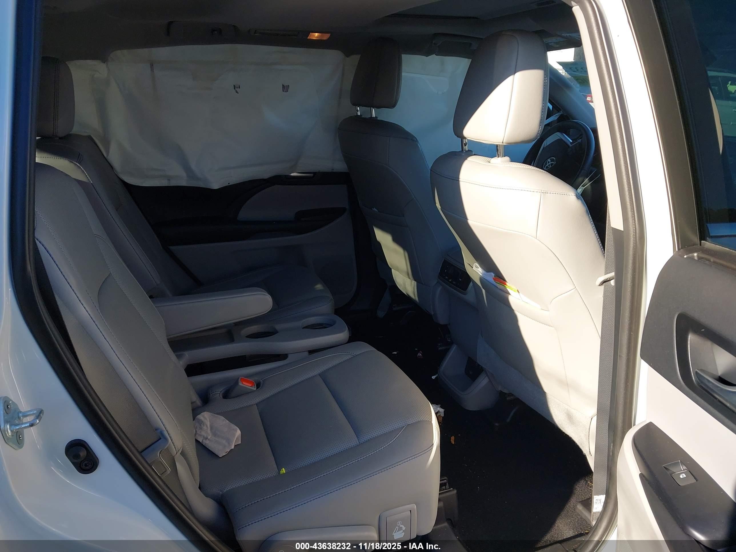 TOYOTA HIGHLANDER image 8