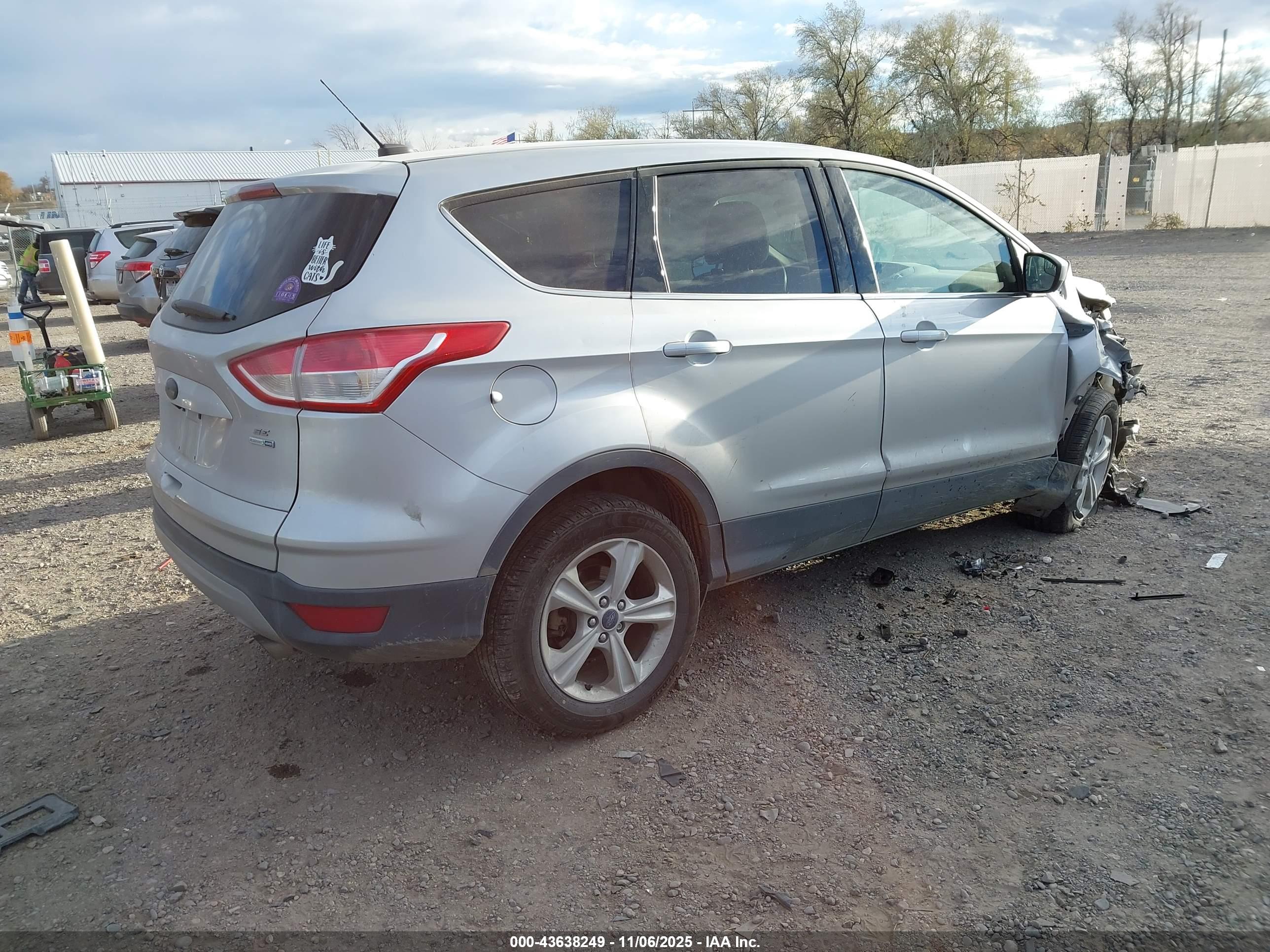 FORD ESCAPE image 4