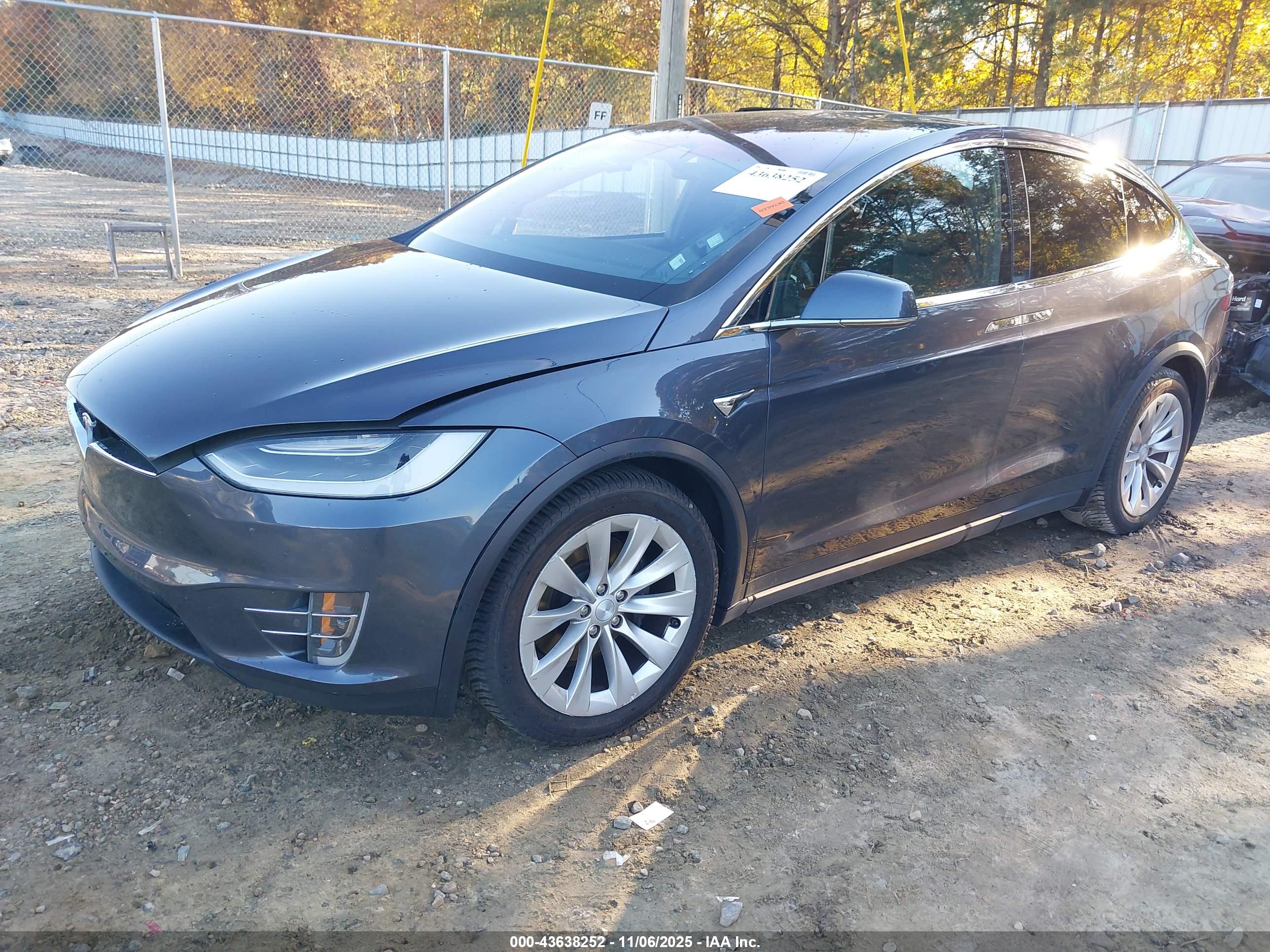 TESLA MODEL image 2