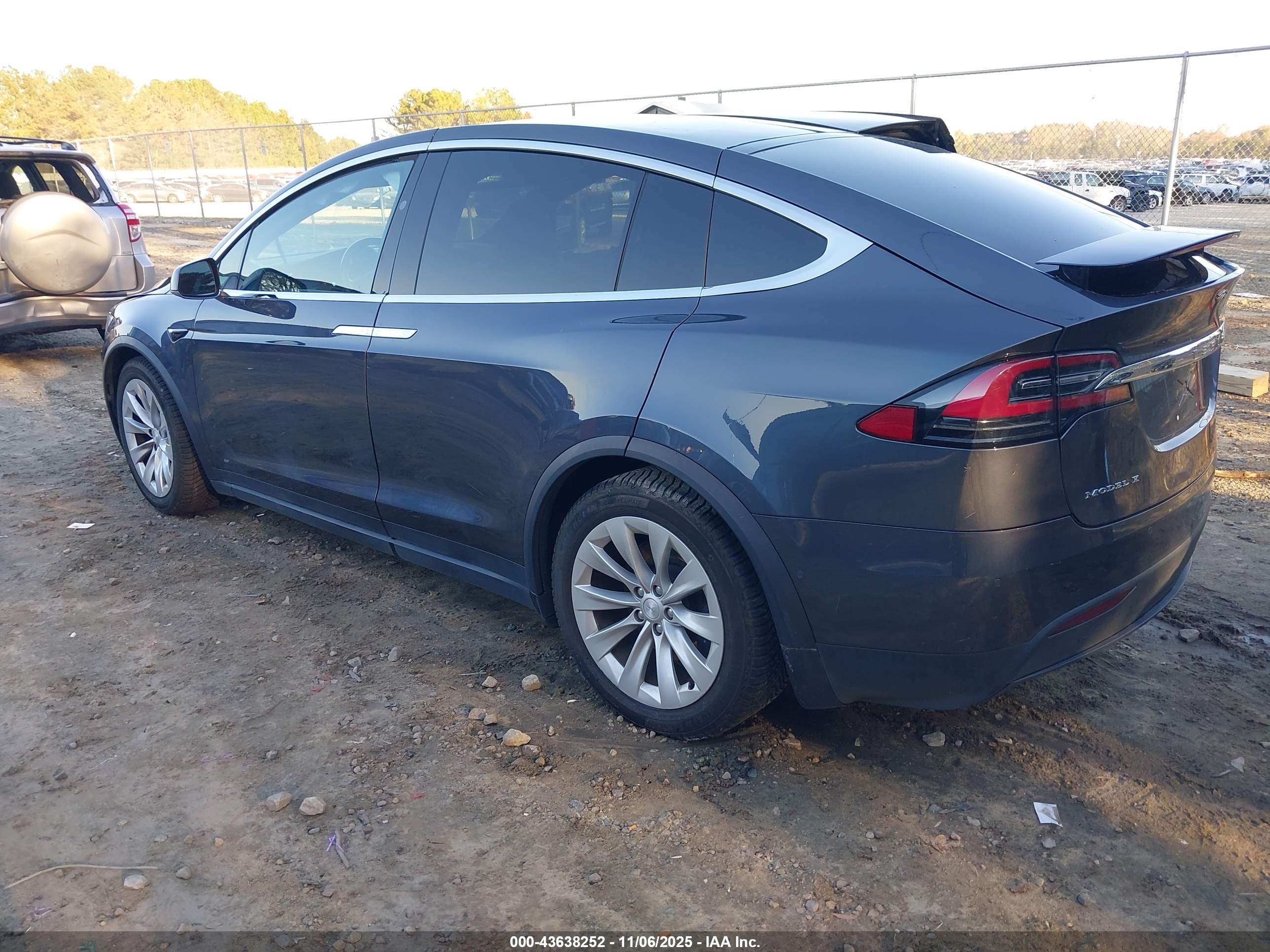 TESLA MODEL image 3
