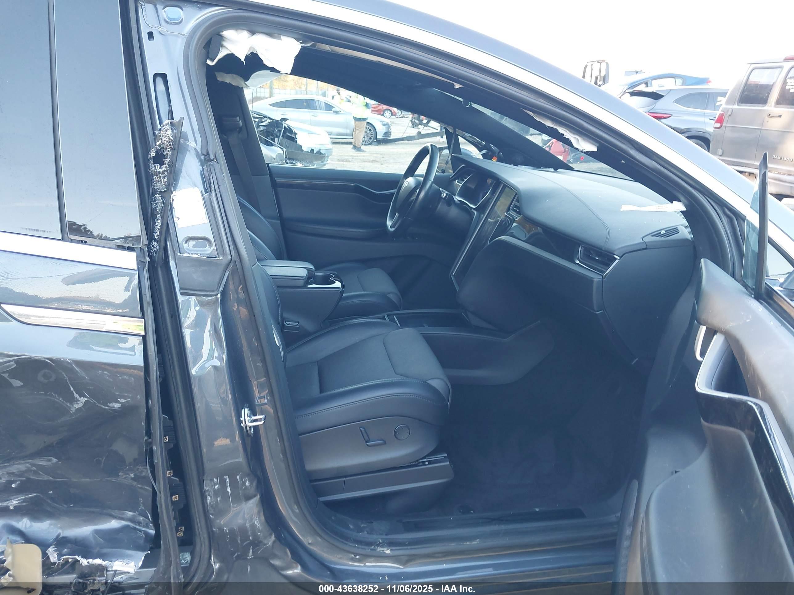 TESLA MODEL image 5