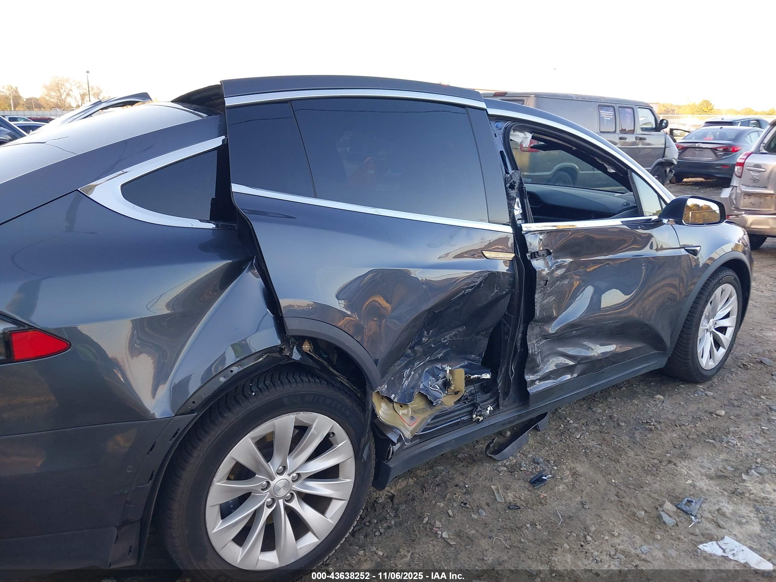 TESLA MODEL image 6