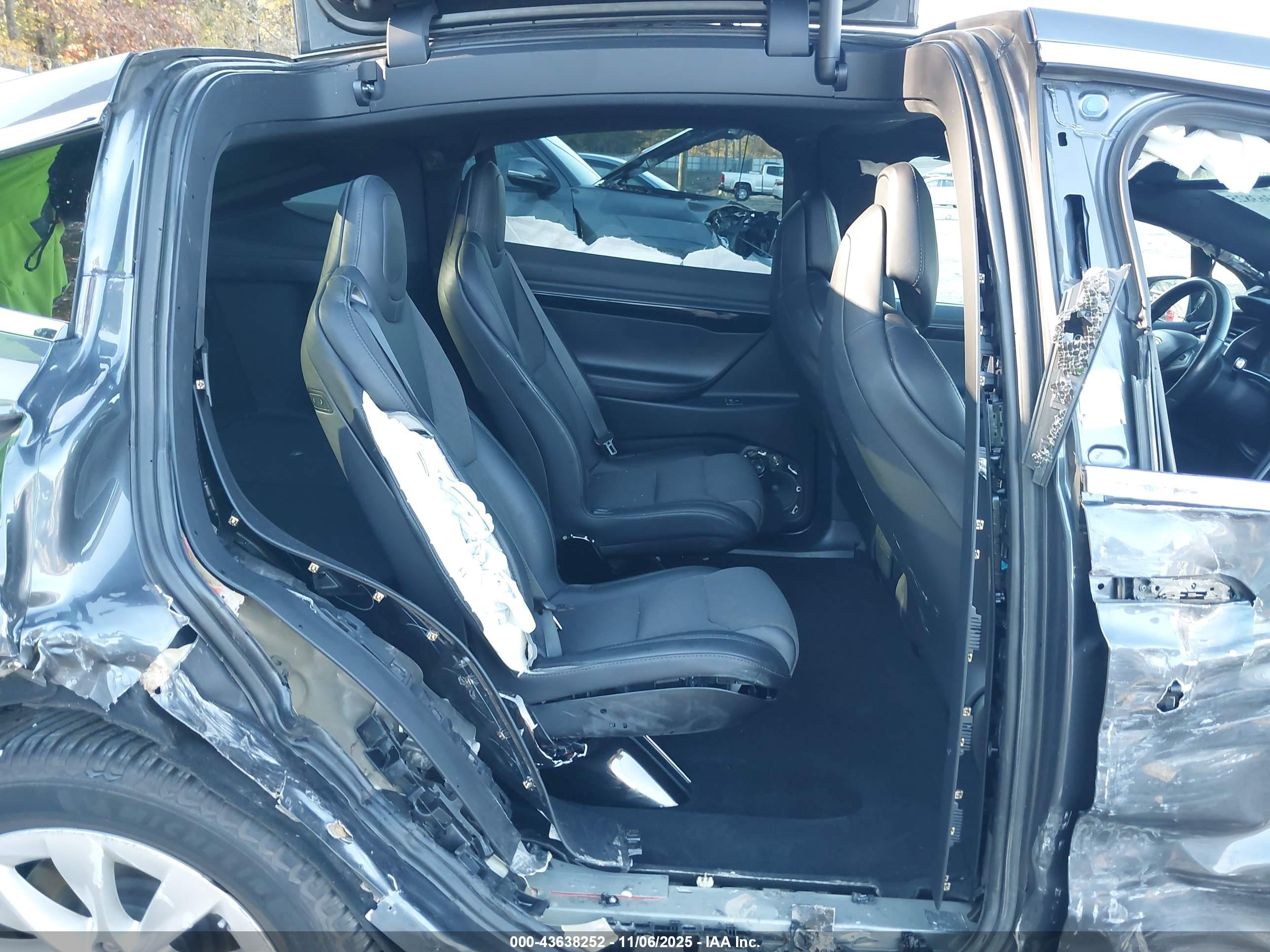 TESLA MODEL image 8