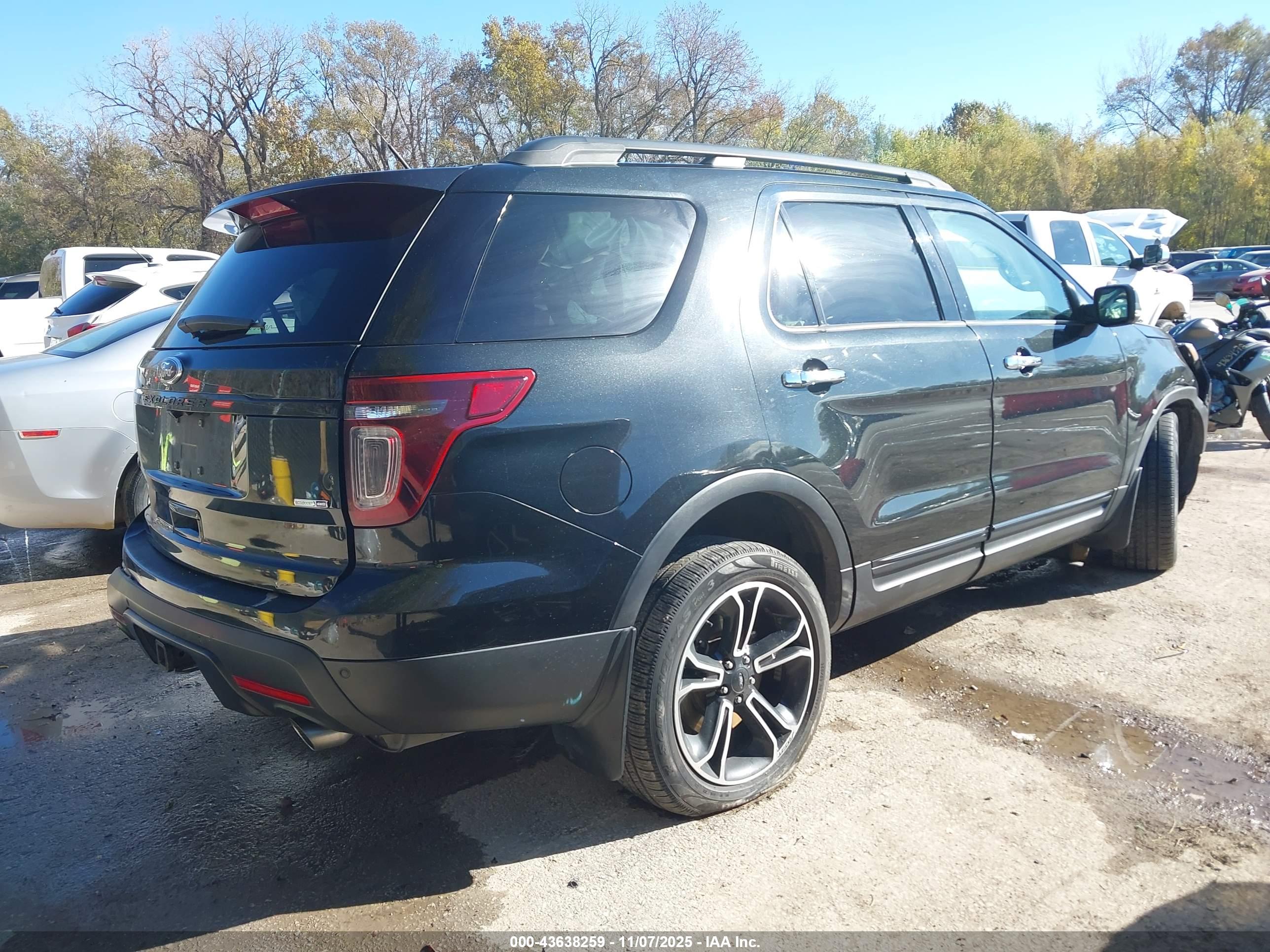 FORD EXPLORER image 4