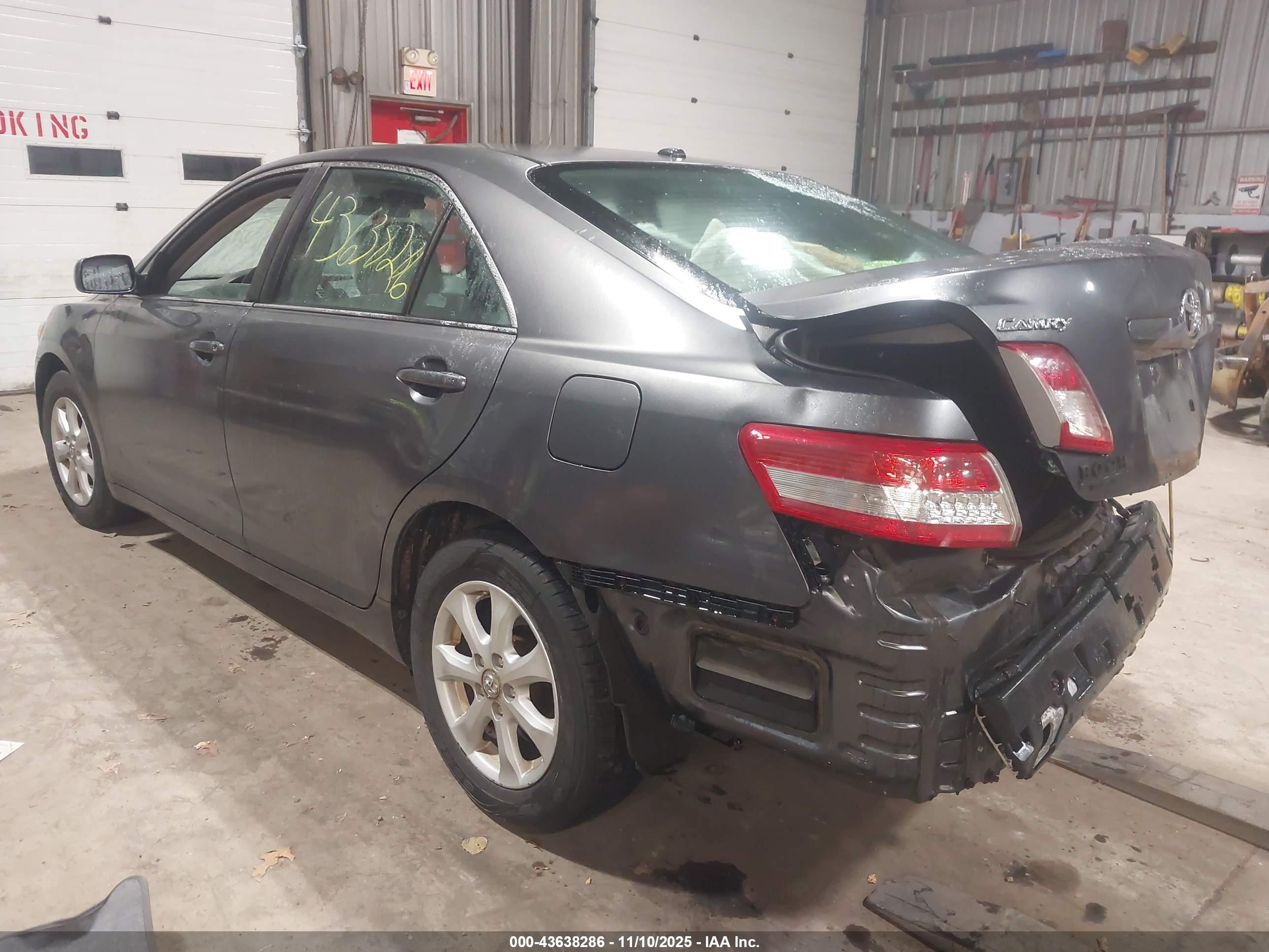 TOYOTA CAMRY image 3