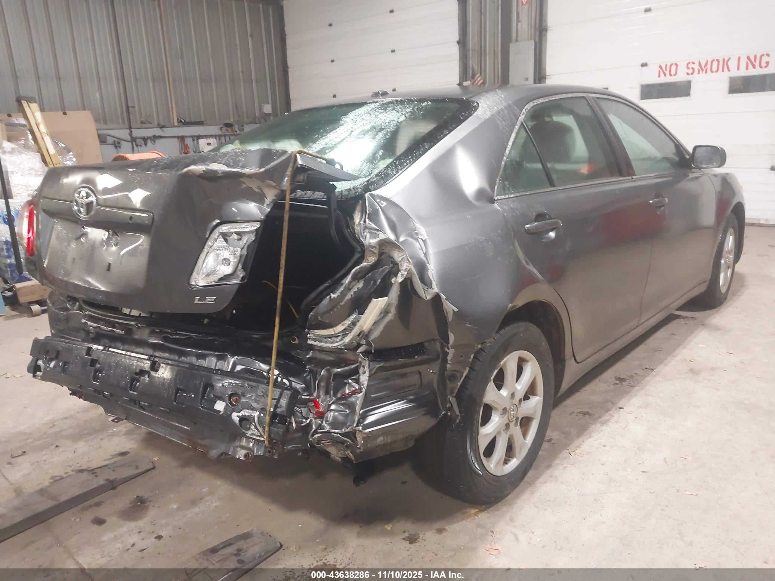 TOYOTA CAMRY image 4