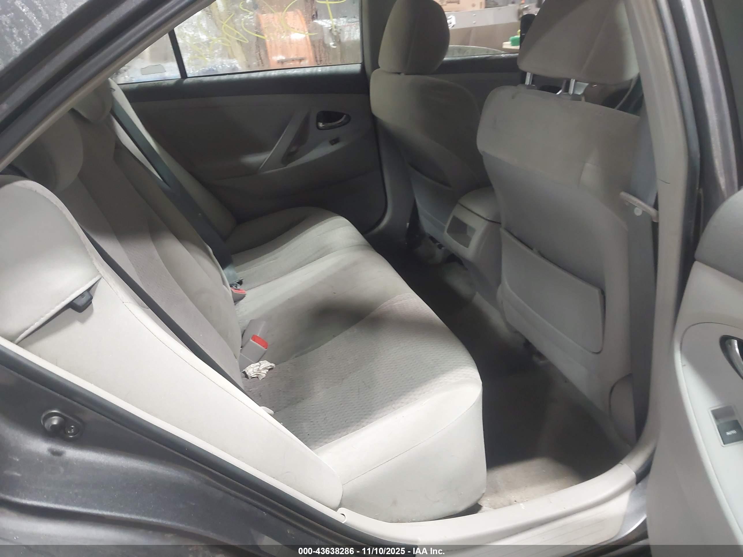 TOYOTA CAMRY image 8