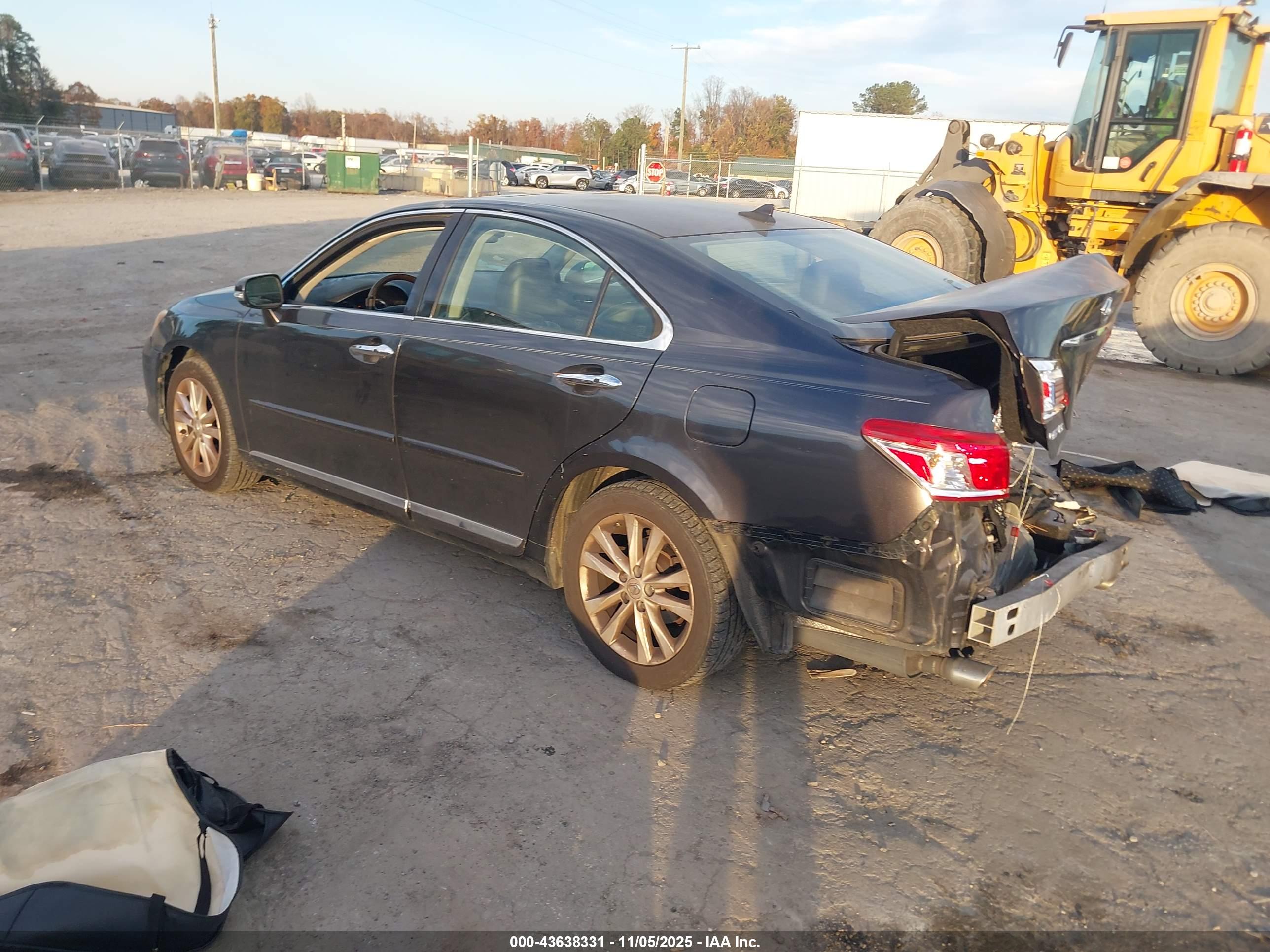 LEXUS ES image 3