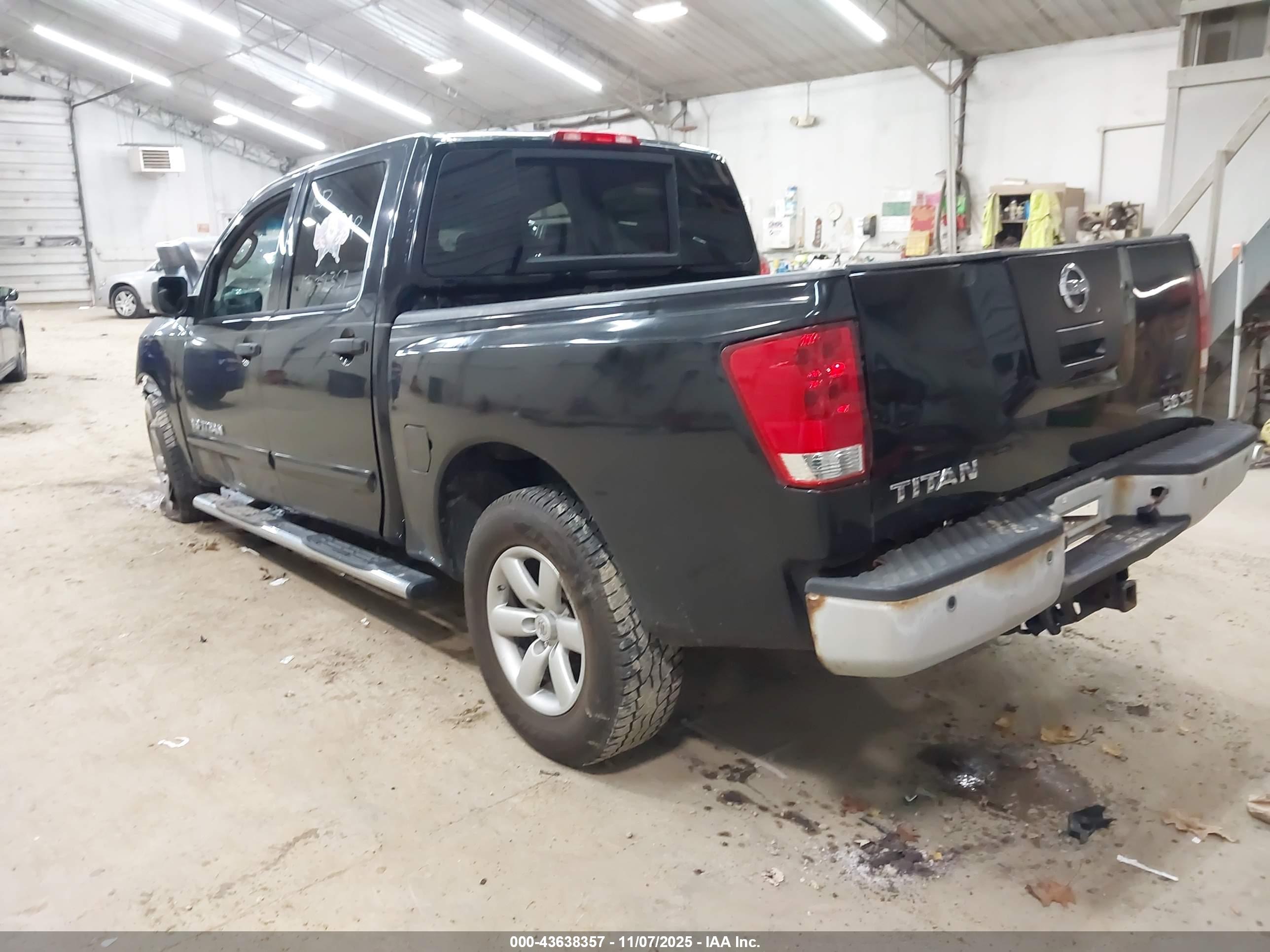 NISSAN TITAN image 3