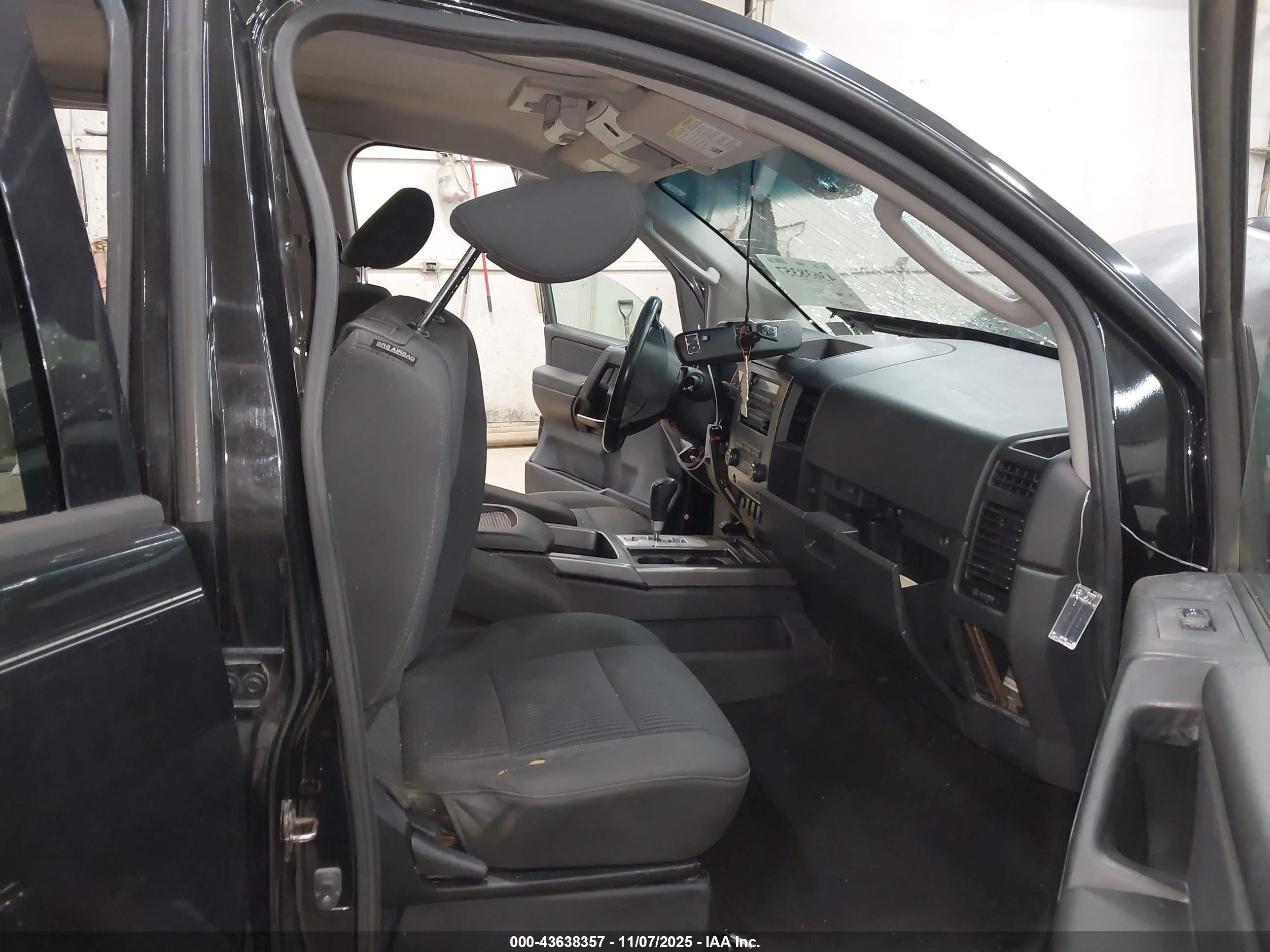 NISSAN TITAN image 5