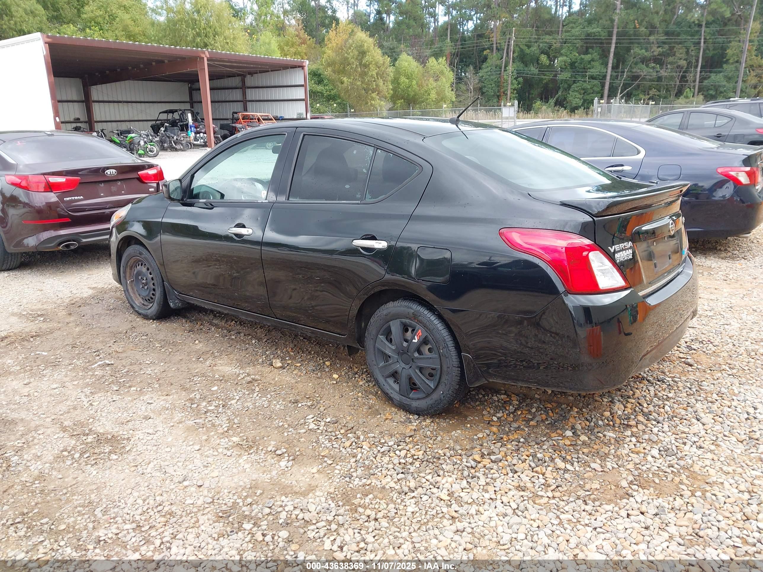 NISSAN VERSA image 3