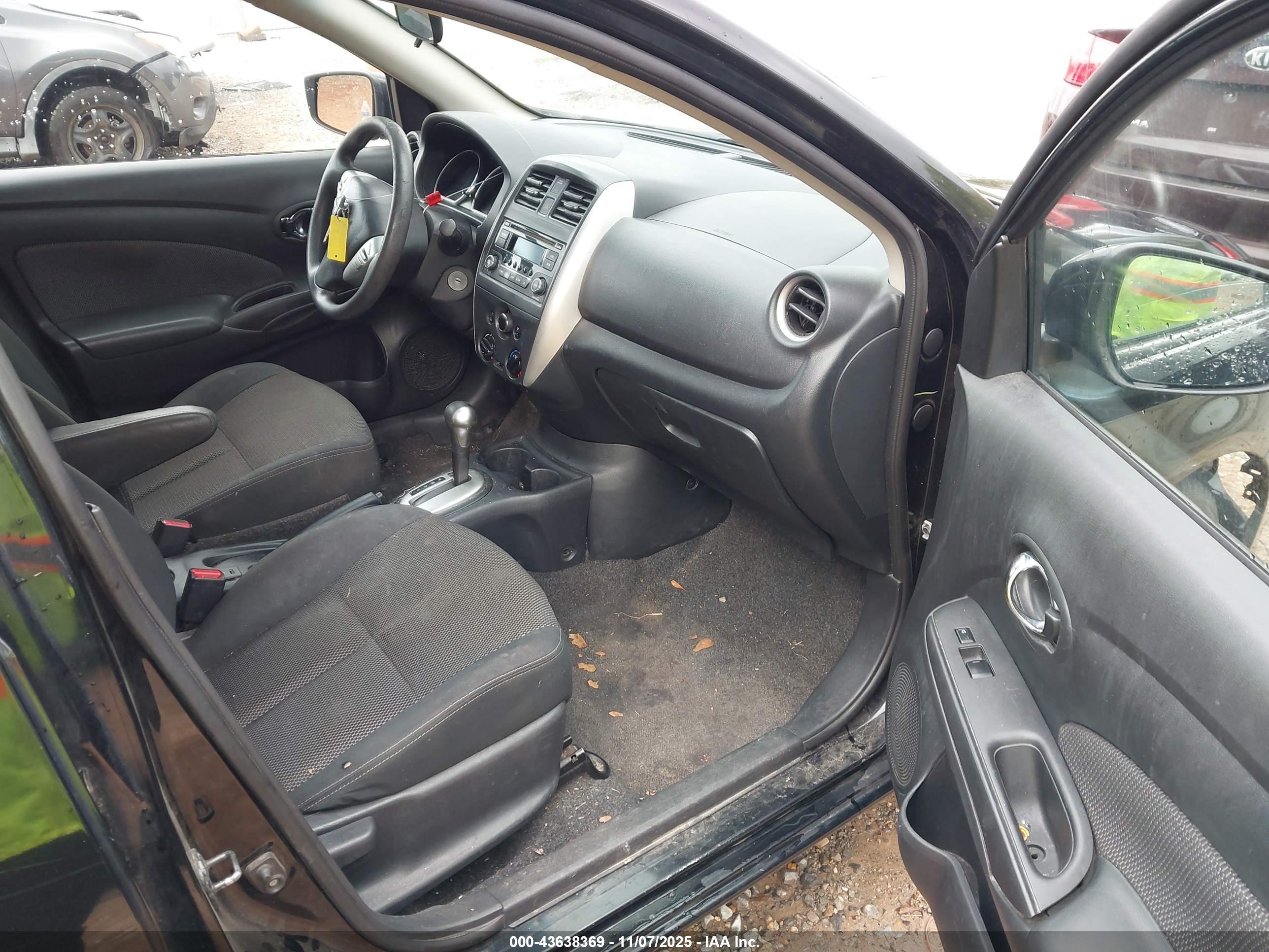NISSAN VERSA image 5