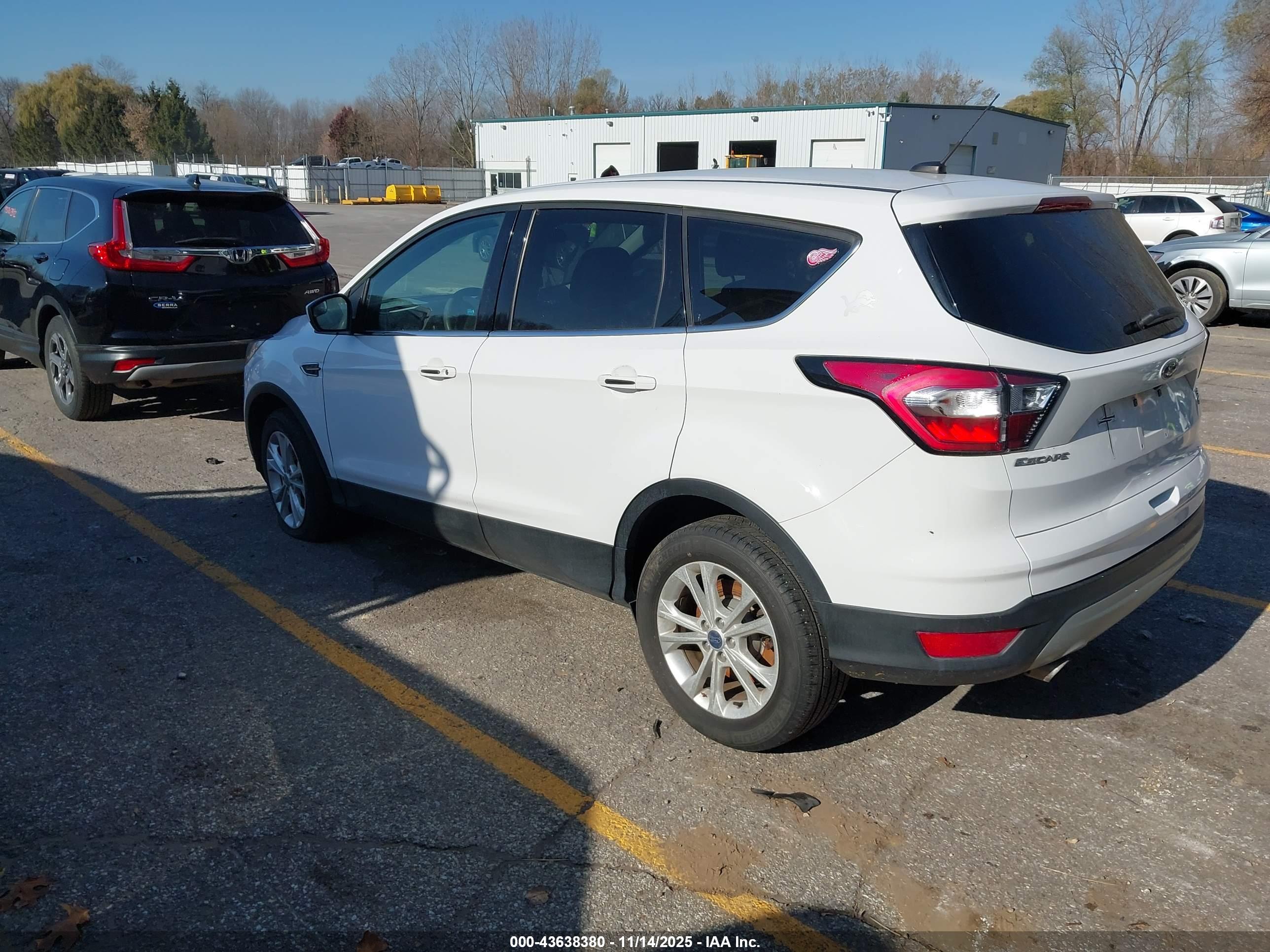 FORD ESCAPE image 3